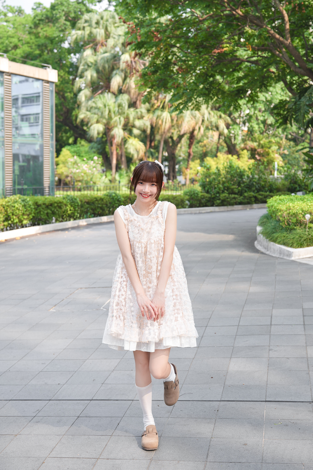 美～立體小雛菊Ruffle肩帶背心 · 2色入