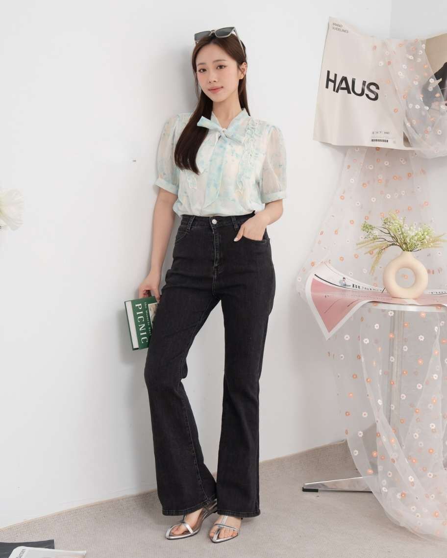 休閒百搭愛心釦喇叭褲