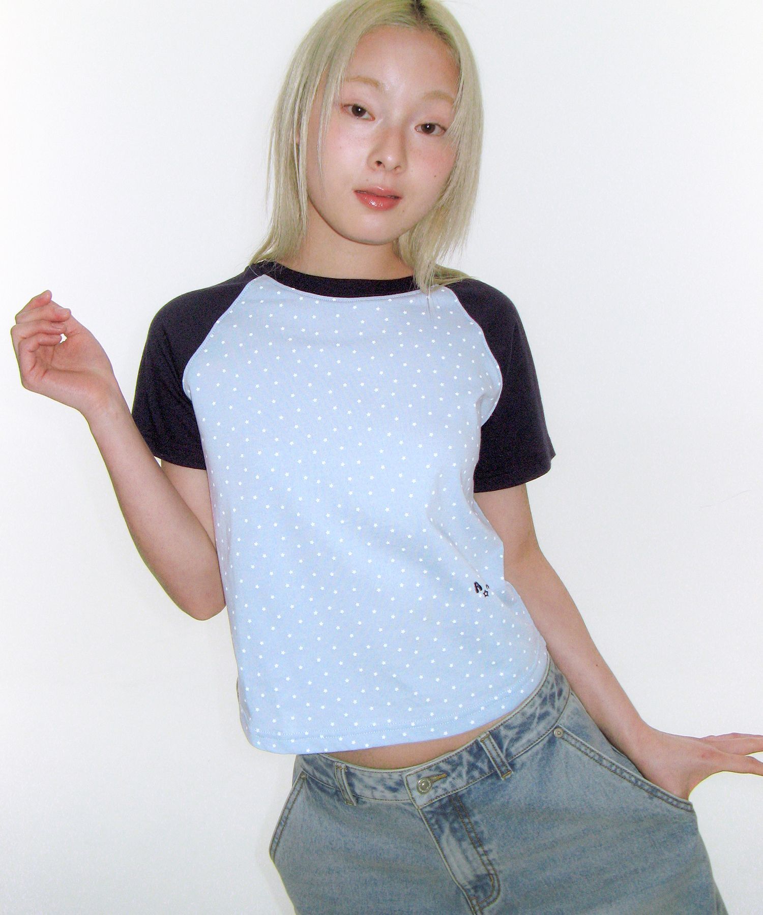 AMES-WORLDWIDE 拼色插肩短版T恤 AM2GMFT507ABL