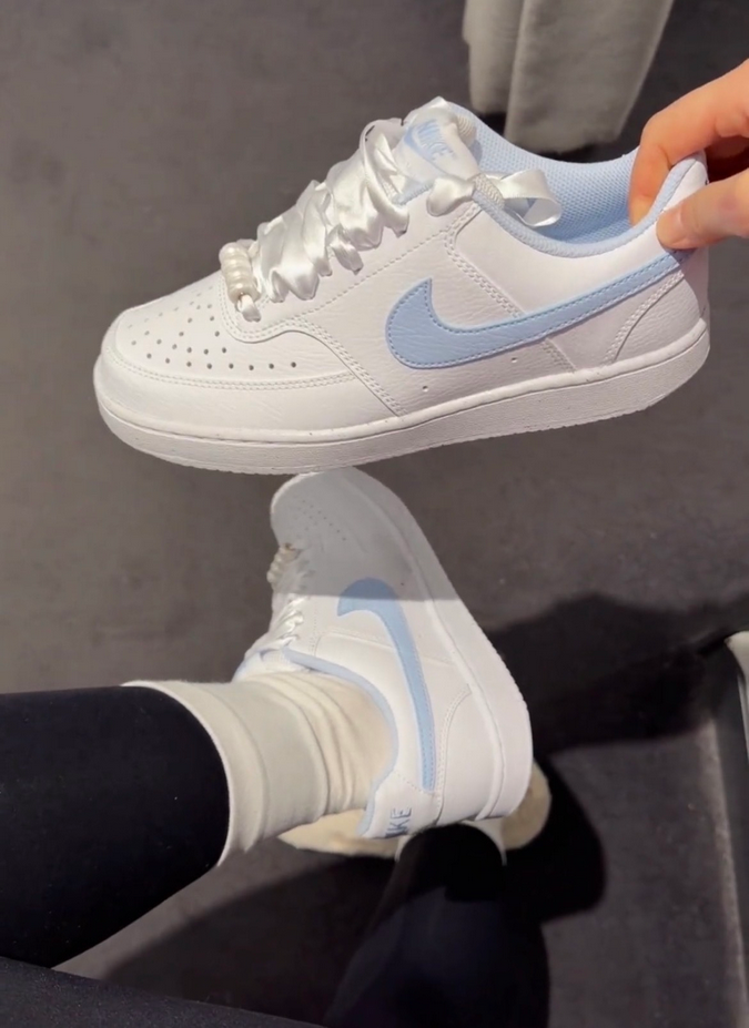 【預訂】NIKE COURT VISION LOW 鍛面珍珠鞋帶 白寶寶藍-WOMEN