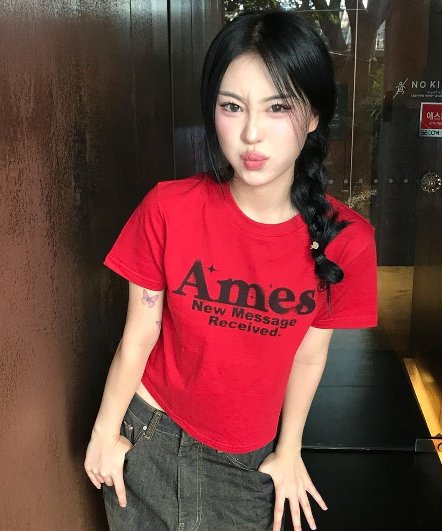 AMES Worldwide 圓弧下擺短版T恤 紅色 AM2EMUT520ARE