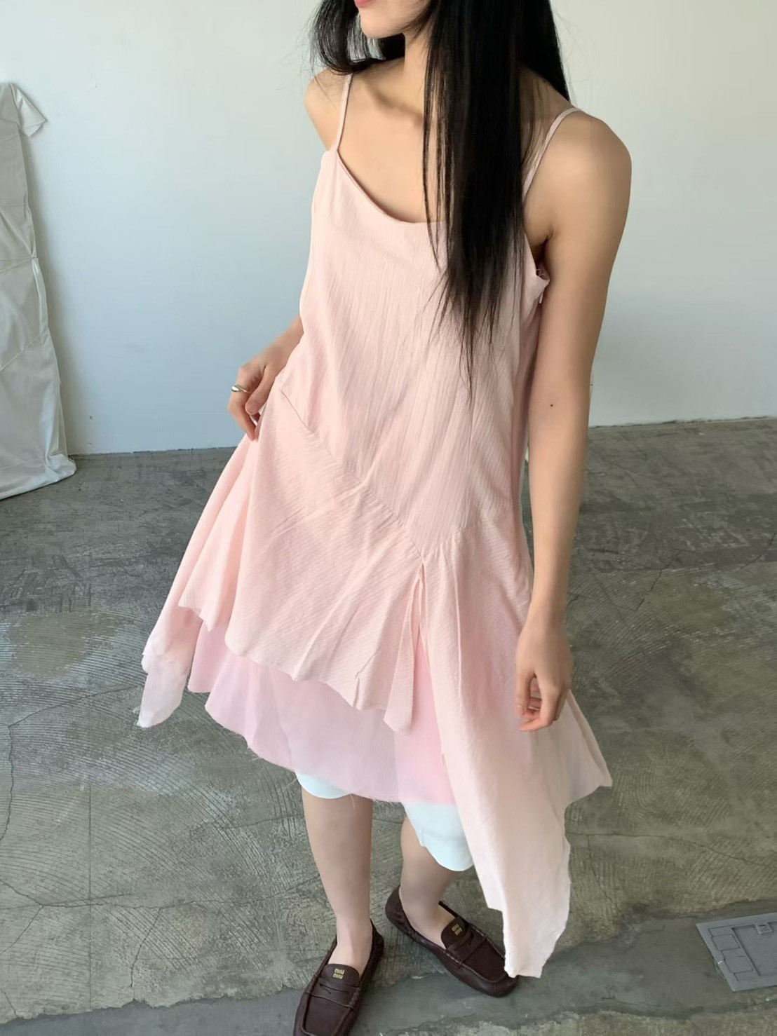 不規則寬擺吊帶洋裝