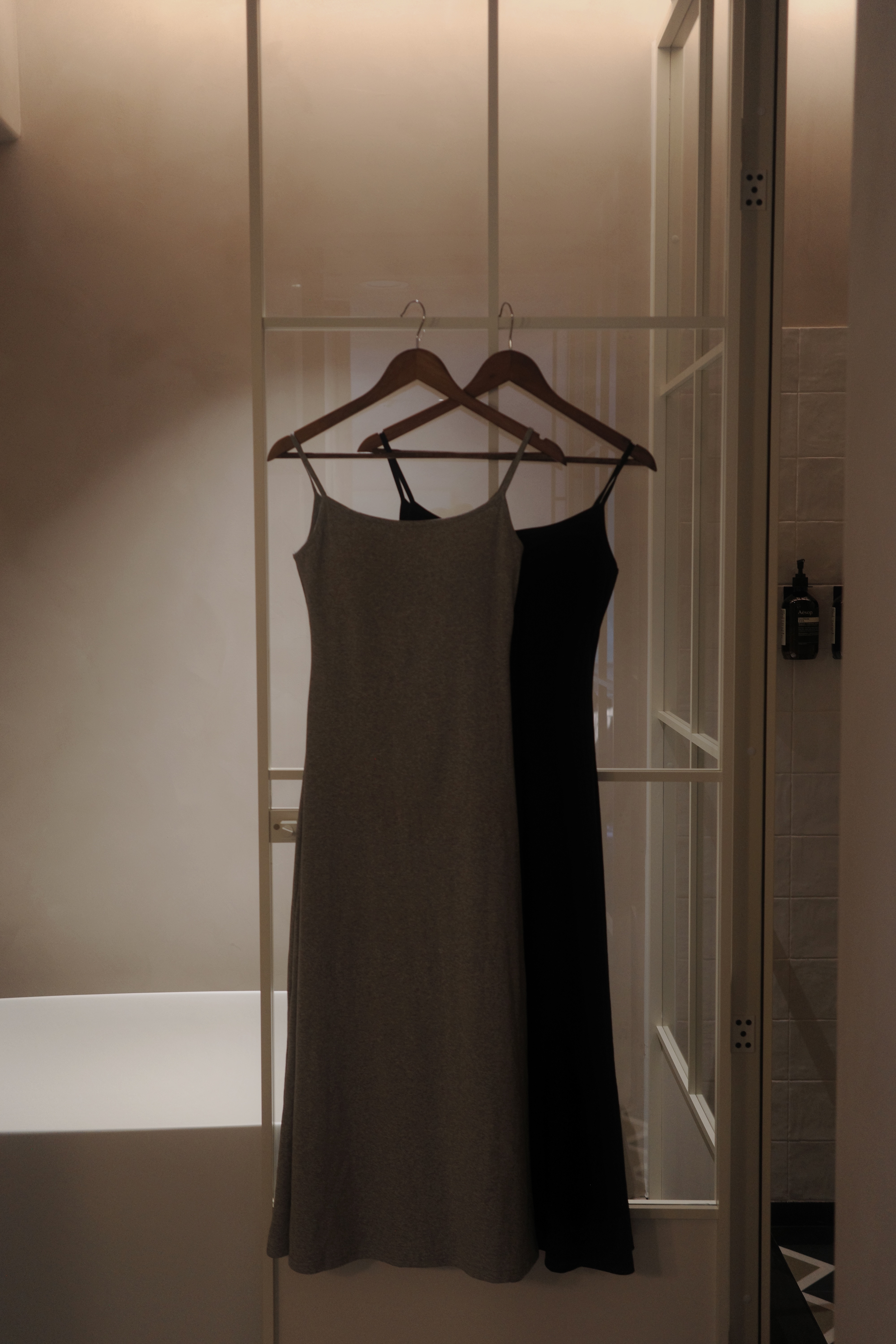 激推-舒適搭機帶bra洋裝 （ 2 colors )