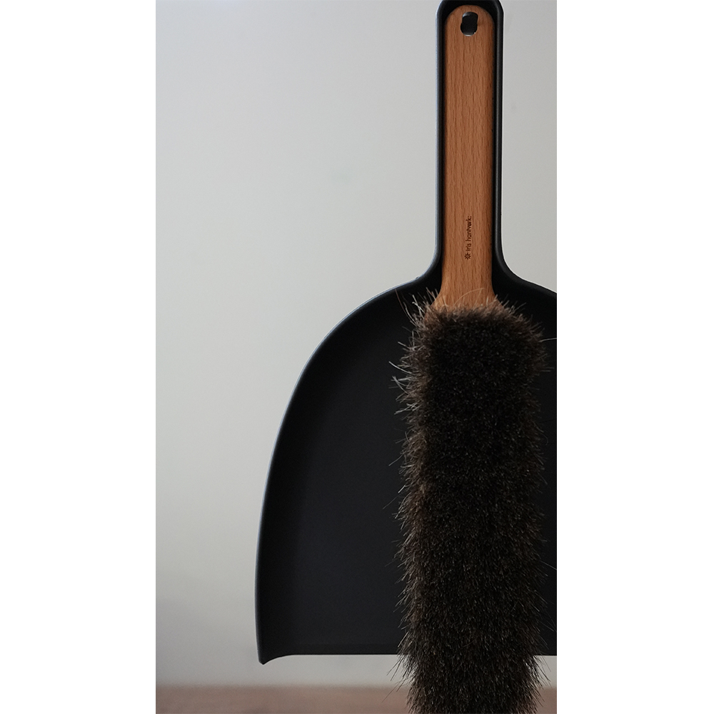 瑞典iris hantverk 馬毛短柄畚箕刷組(石墨黑)