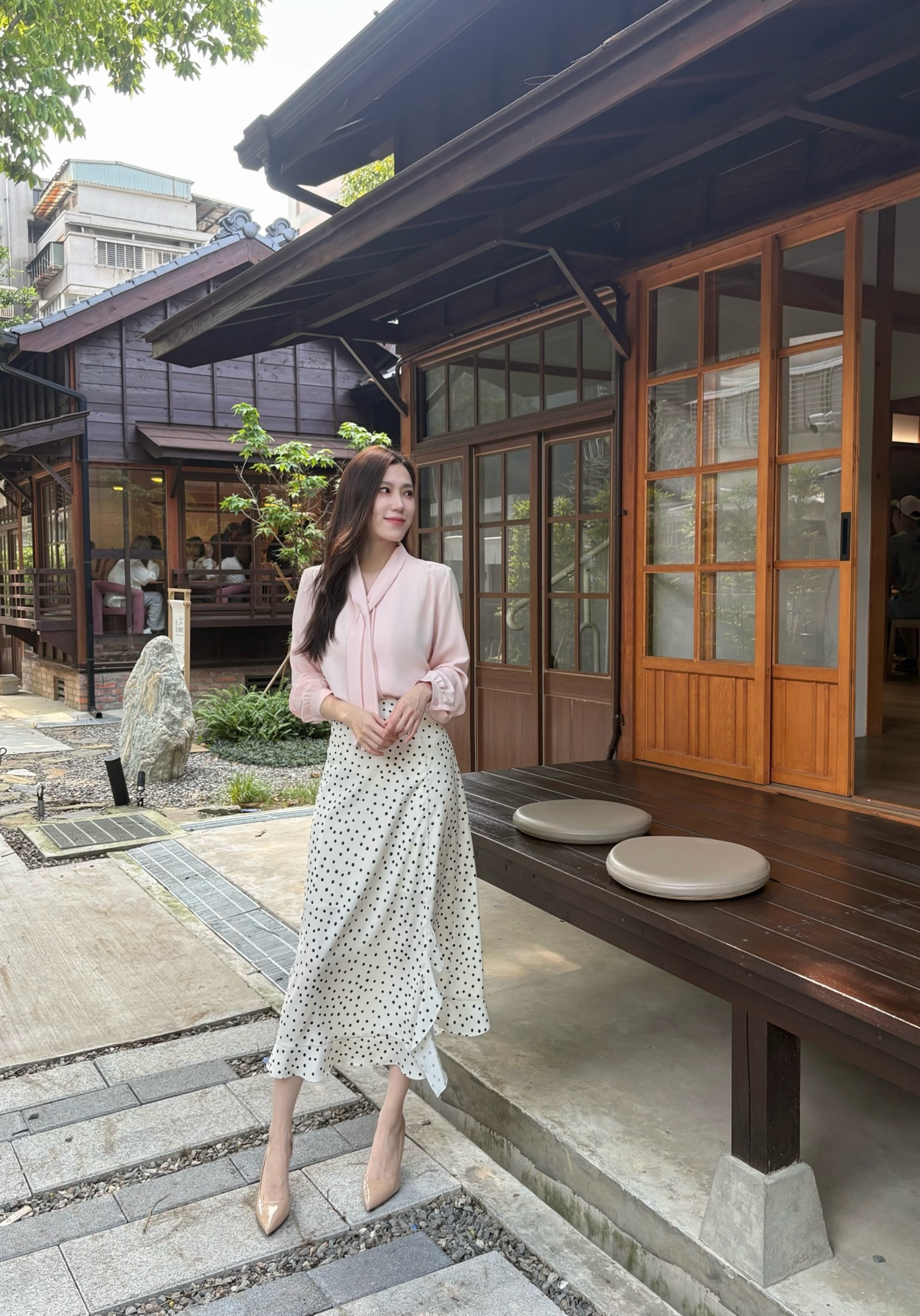 優雅首選!點點側開衩荷葉長裙