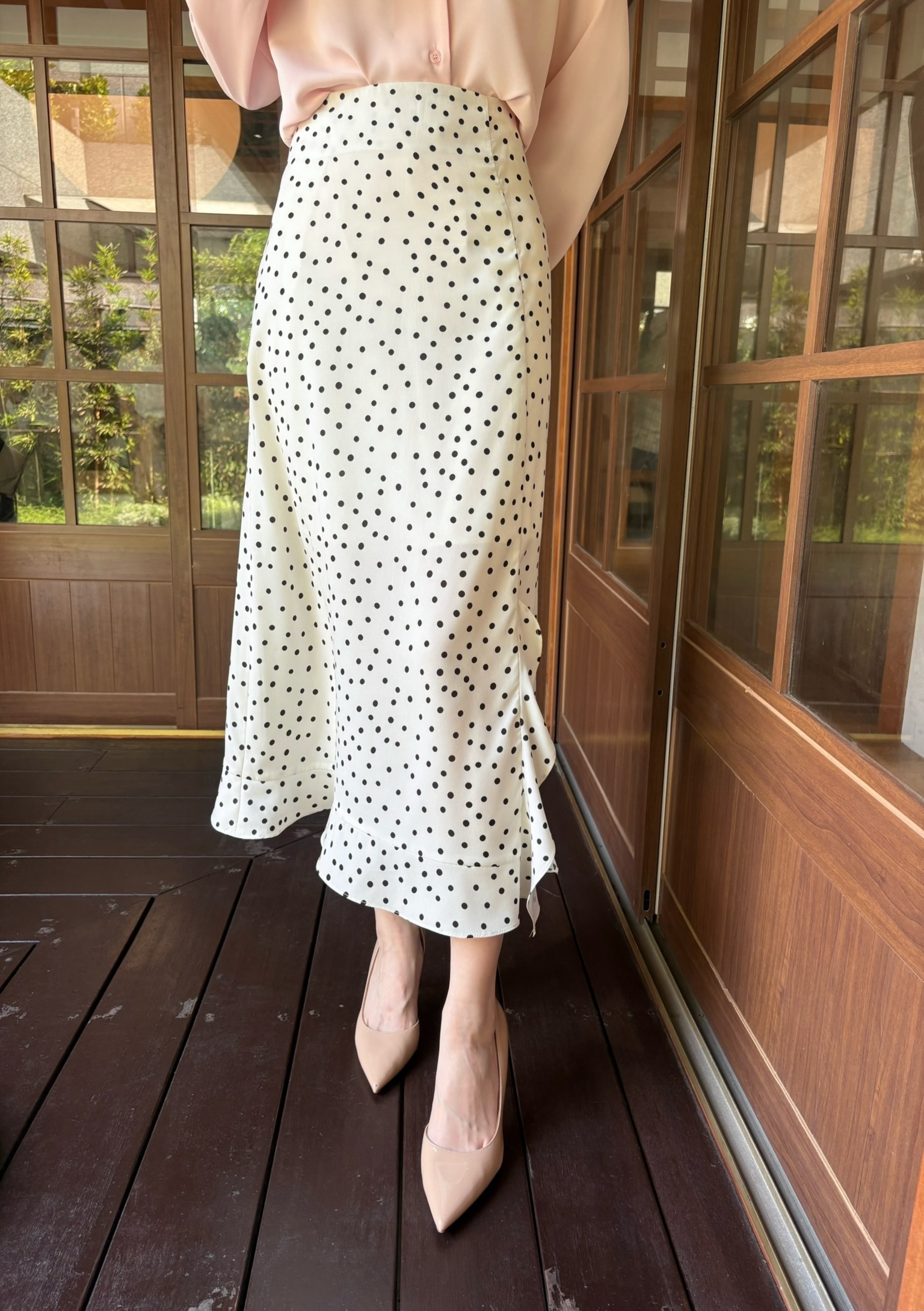 優雅首選!點點側開衩荷葉長裙