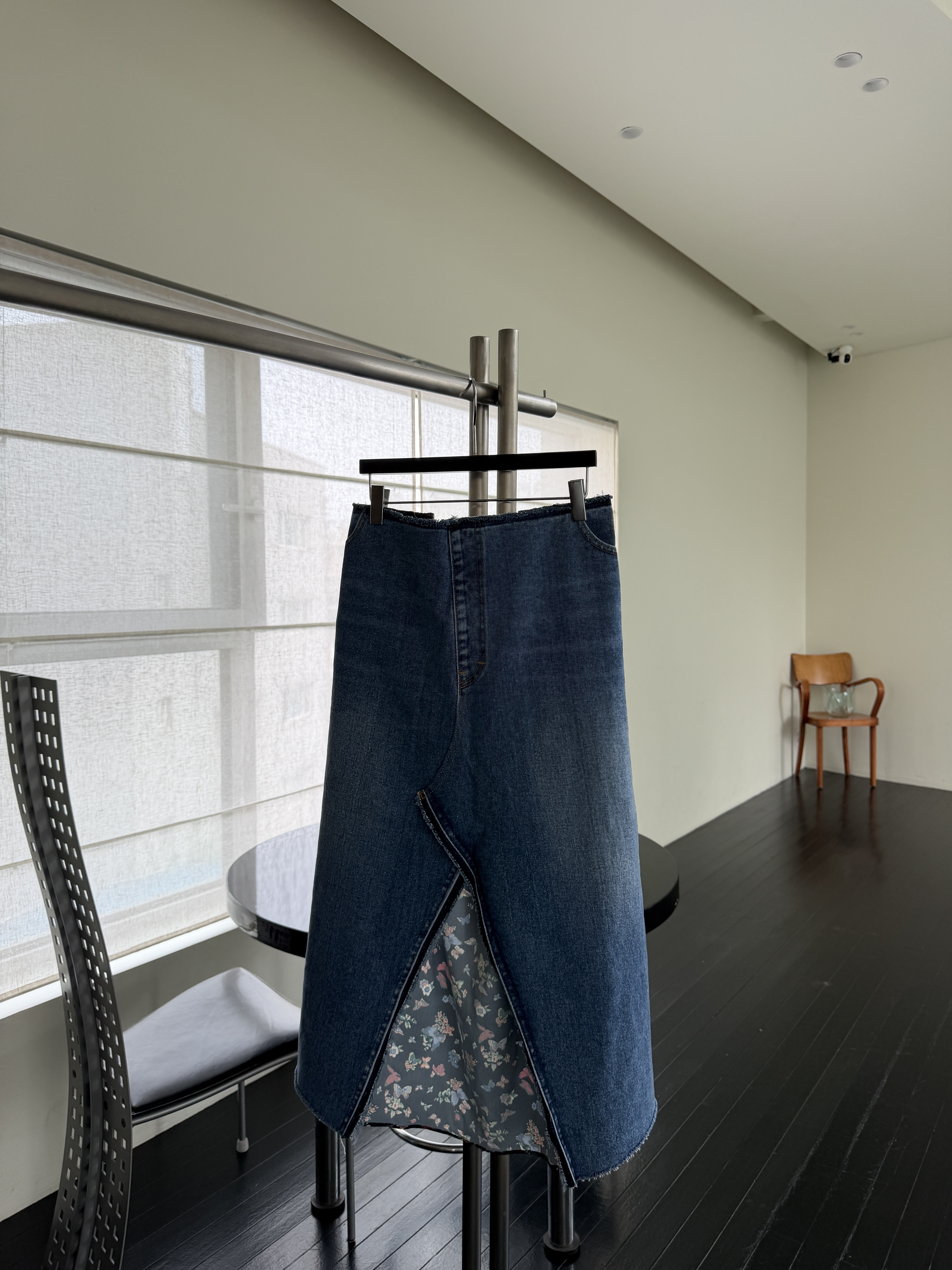 Back floral denim skirt