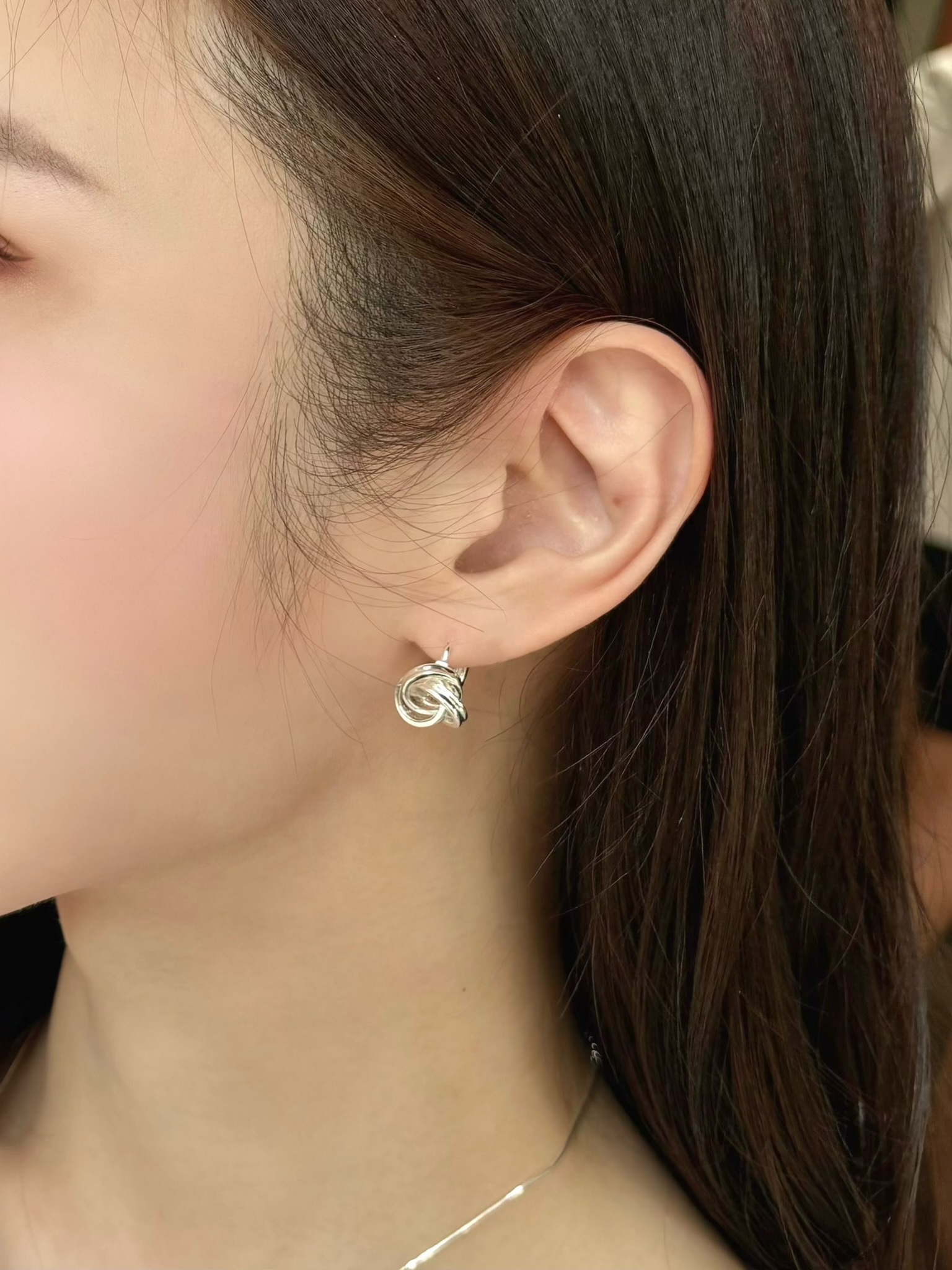 細緻垂墜扭結耳環