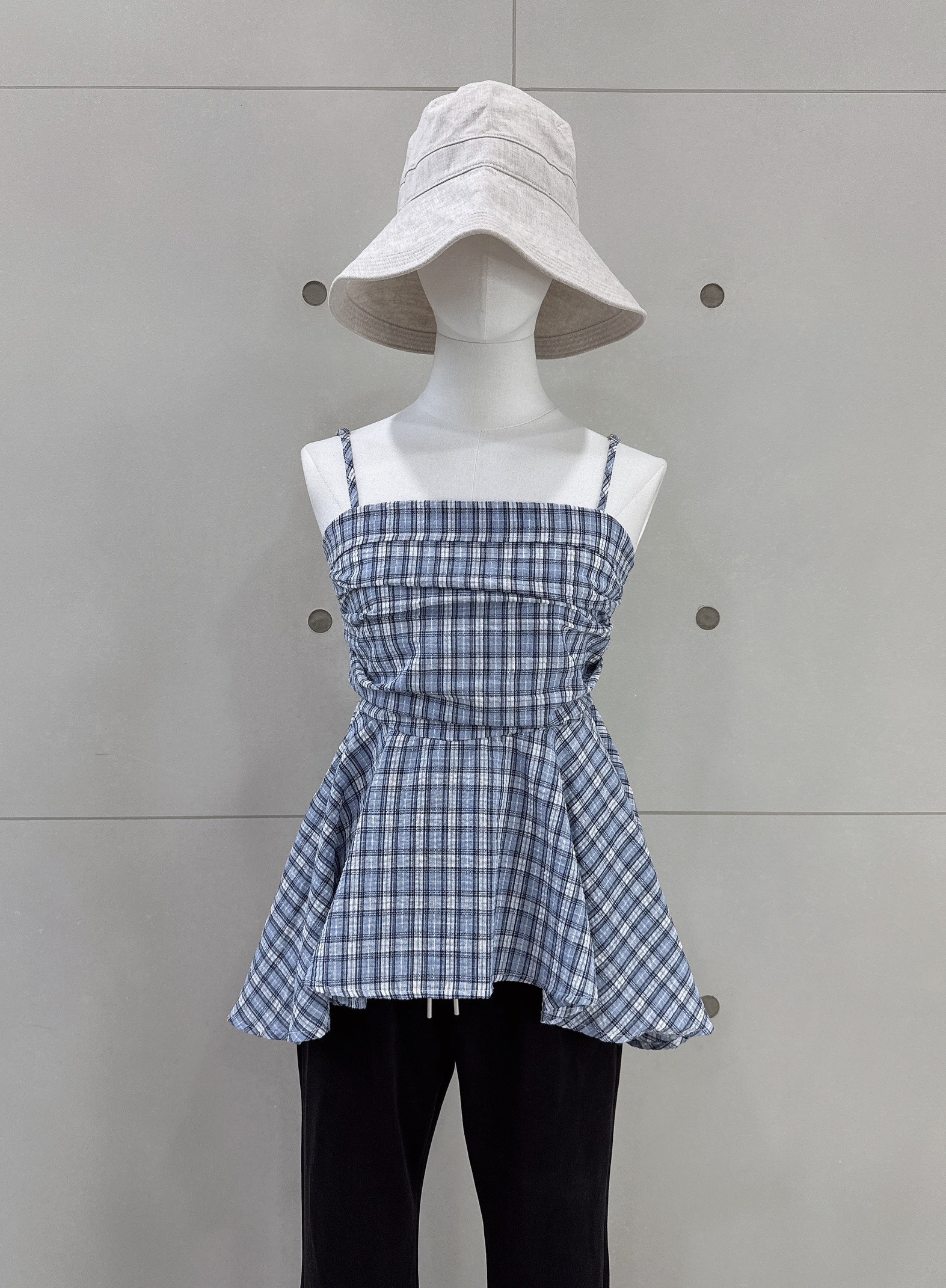細肩格紋下不規則背心
