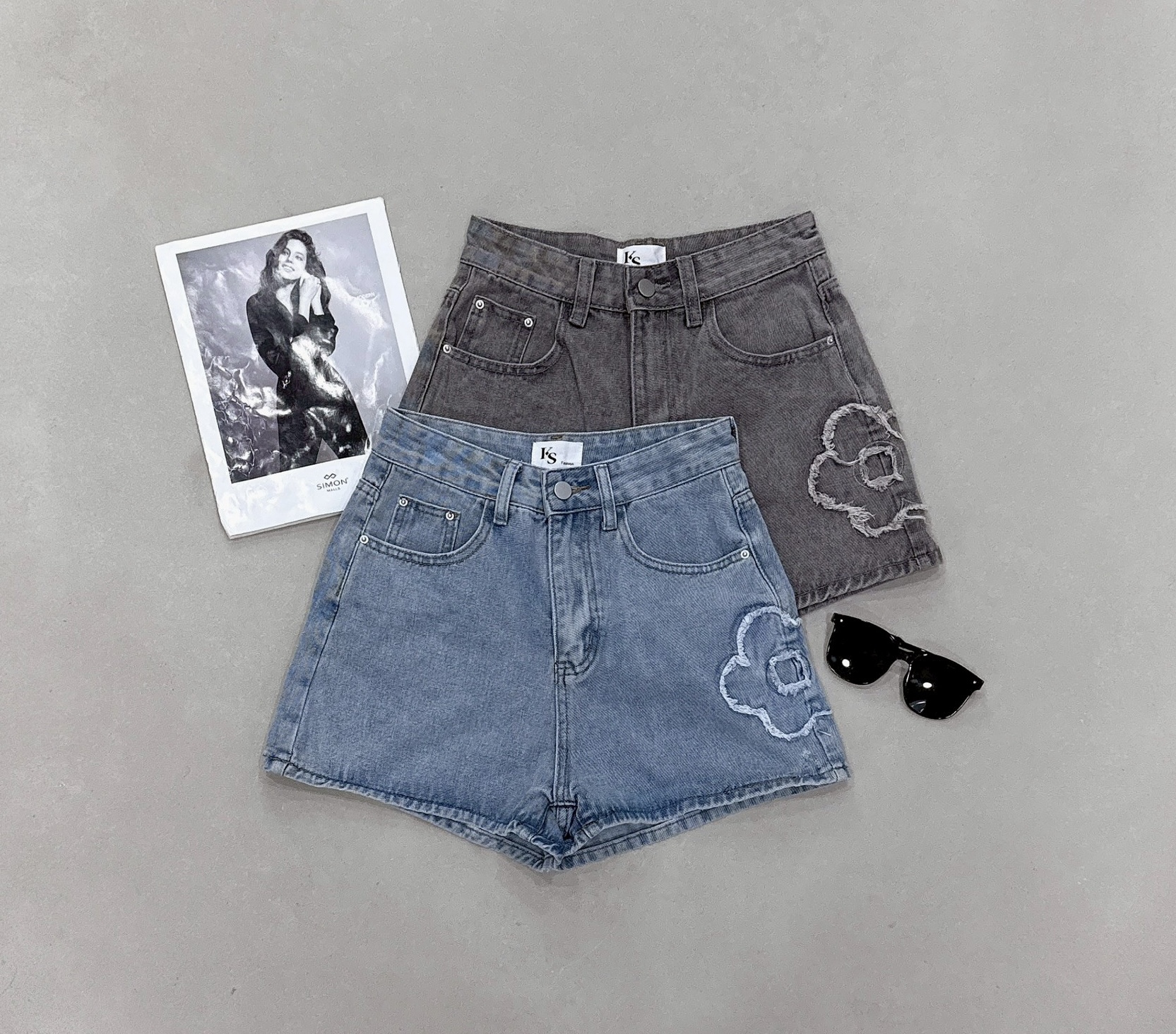 抽鬚花朵圖案牛仔短褲 3556