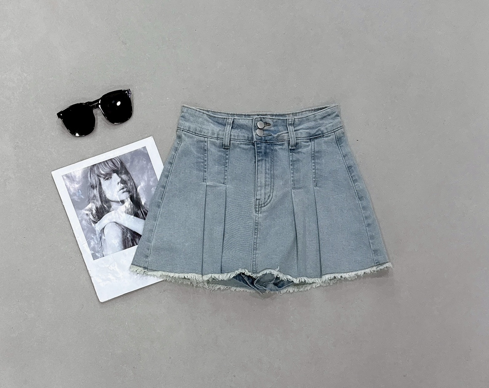 雙釦百摺下鬚牛仔褲裙 8362