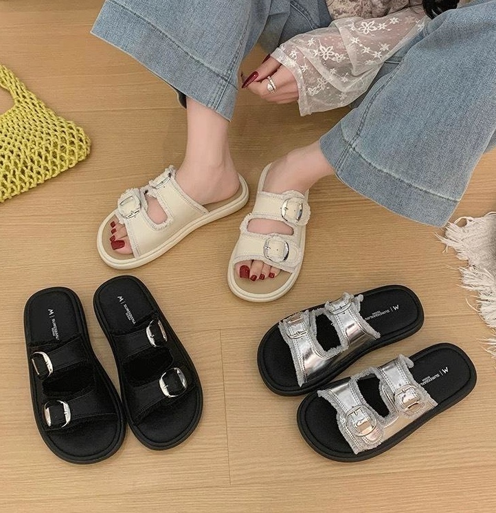 釦環鬚鬚休閒拖鞋