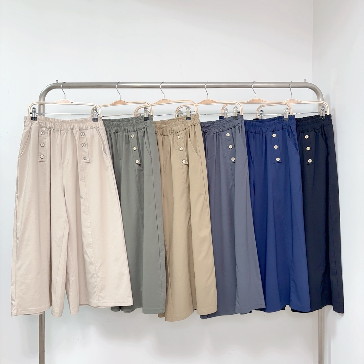 ⭐️⭐️【預訂】雙排鈕裝飾快乾彈力布8分闊褲 (C7-C12)