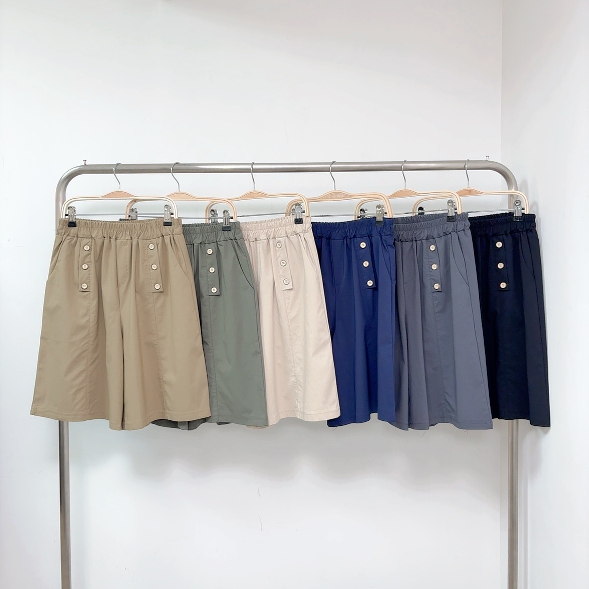 ⭐️⭐️【預訂】第二團～雙排鈕裝飾快乾彈力布中褲 (C1-C6)