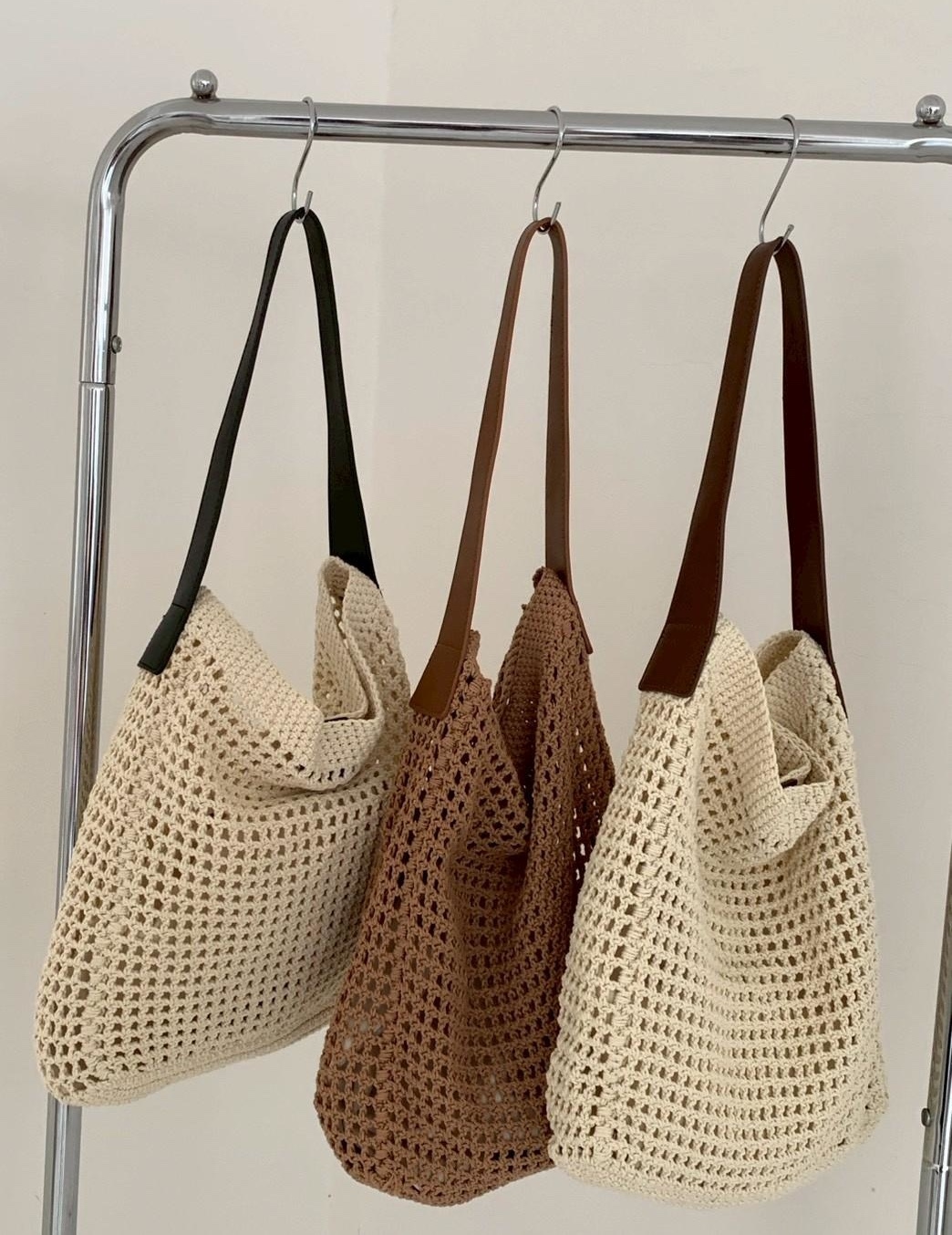 皮革肩帶吸釦洞洞編織包