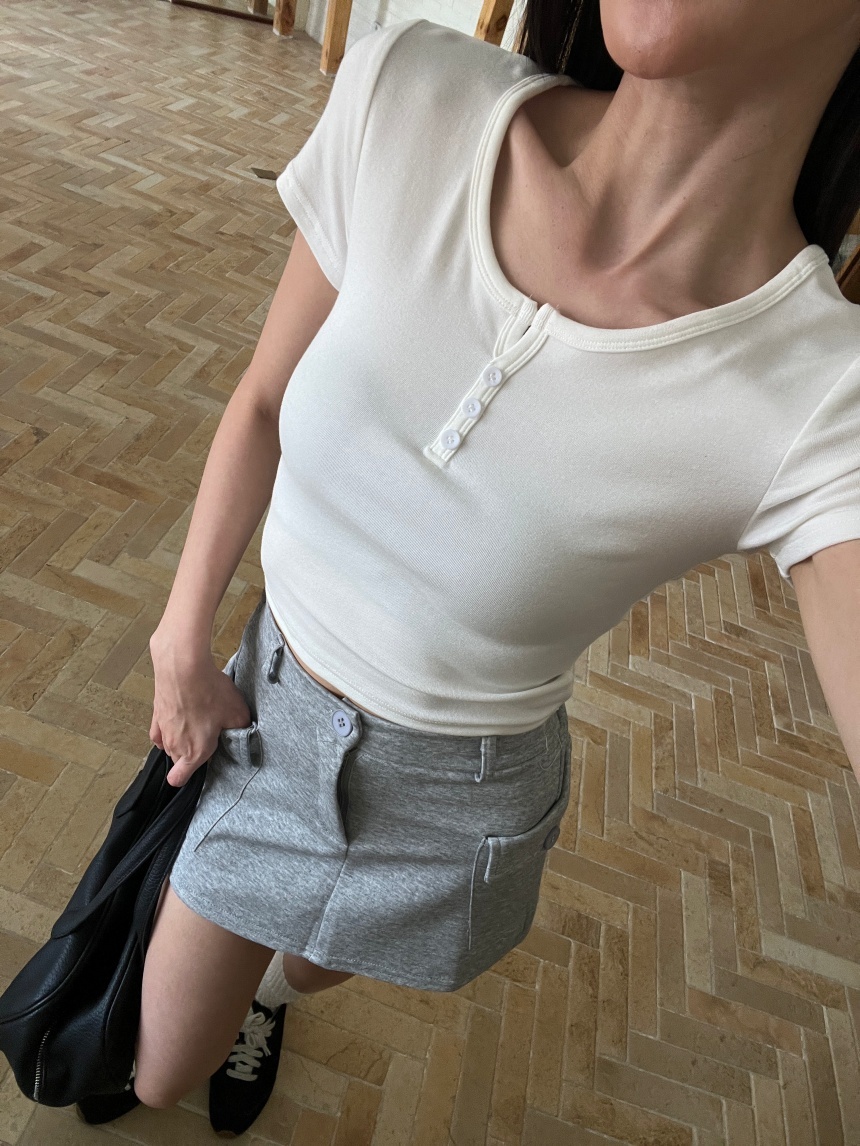 附胸墊開釦短T*4色