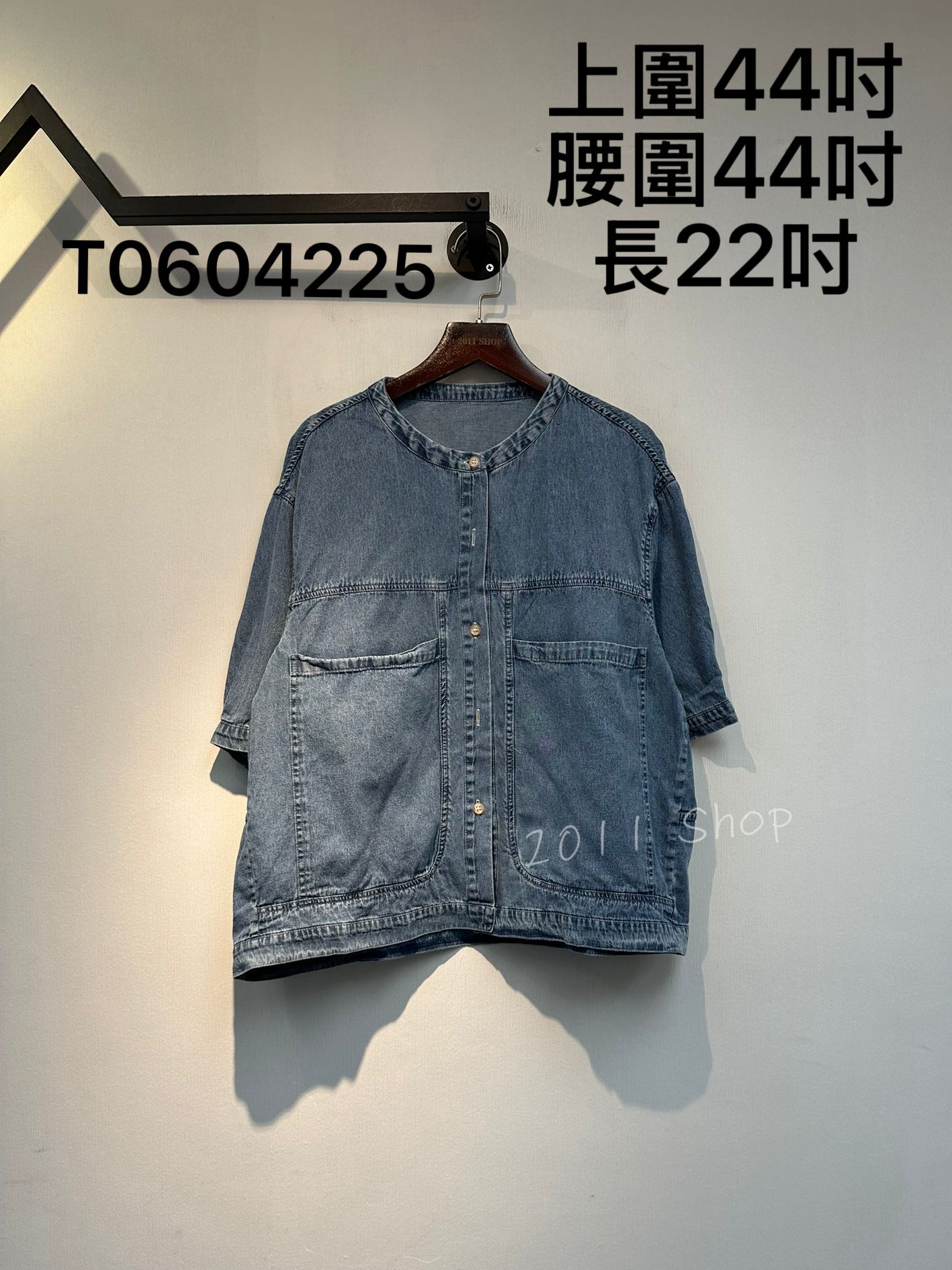 出口日本圓領洗水牛仔鈕扣TOP  上圍44吋 腰圍44吋 長22吋  T0604225