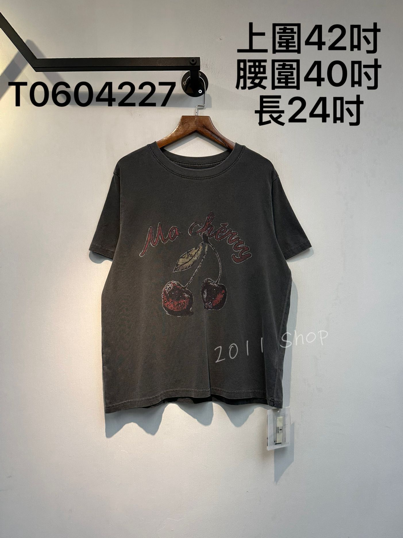 出口日本閃閃車厘子印花T恤  上圍42吋 腰圍40吋 長24吋  T0604227