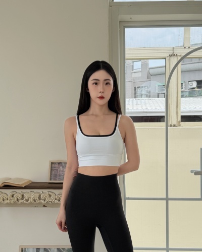 Lullamoon bratop 超集中假兩件胸墊上衣 / 白