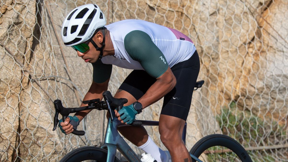 Northwave-Extreme-Evo-頂級前後撞色車衣-情境圖