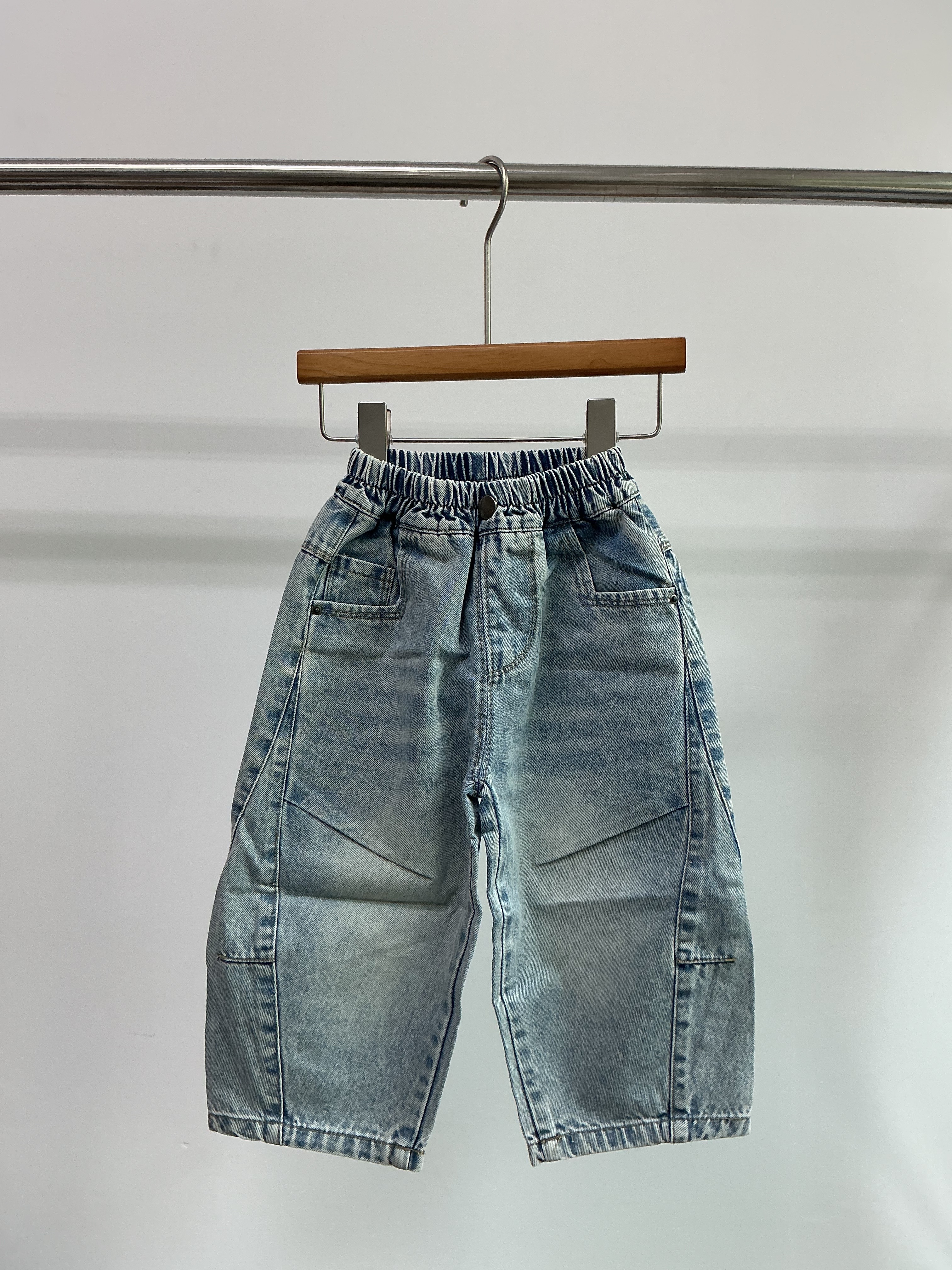 A04946刷色彎刀牛仔褲