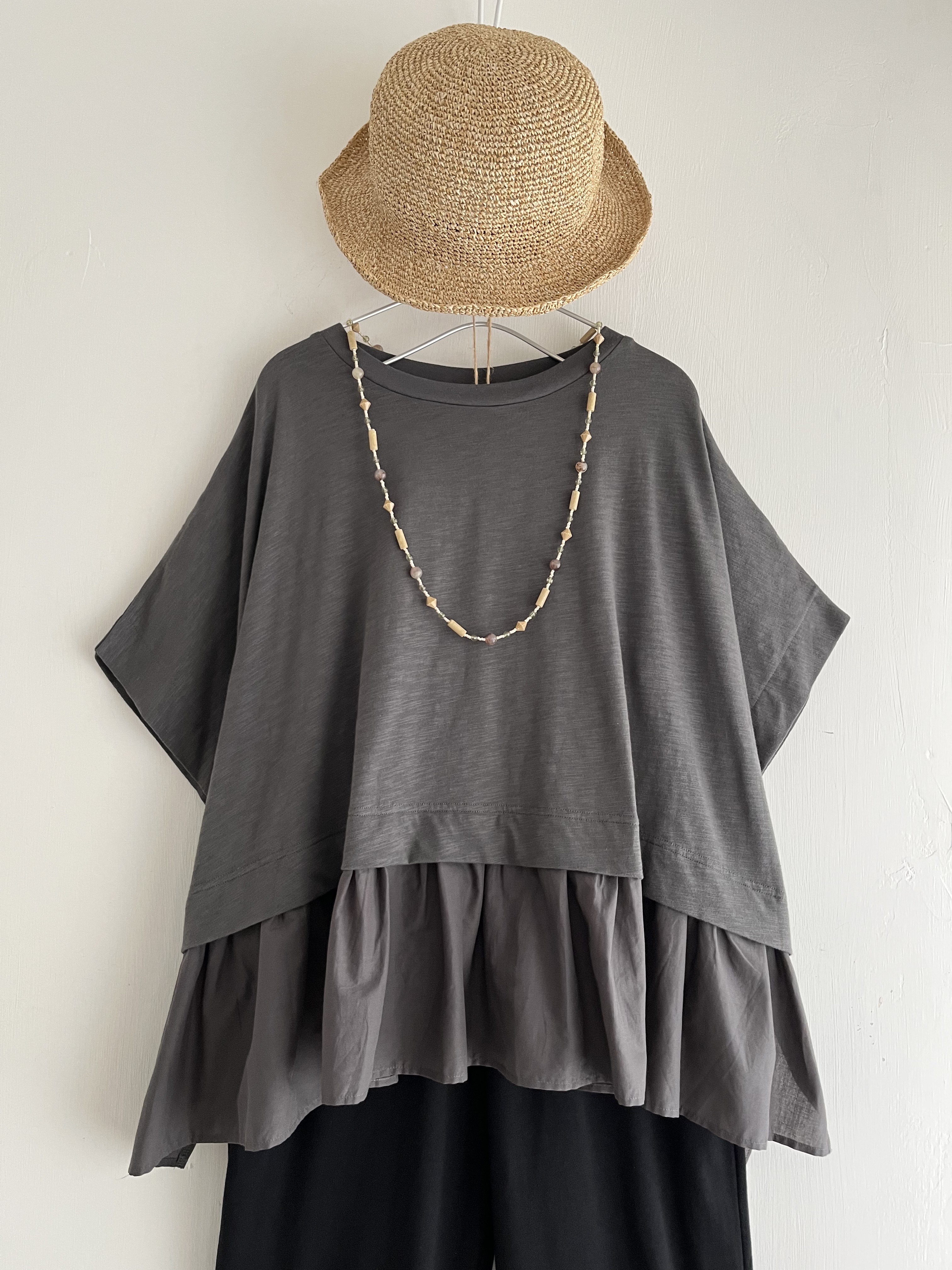 LILASIC木炭色拼布圓領top