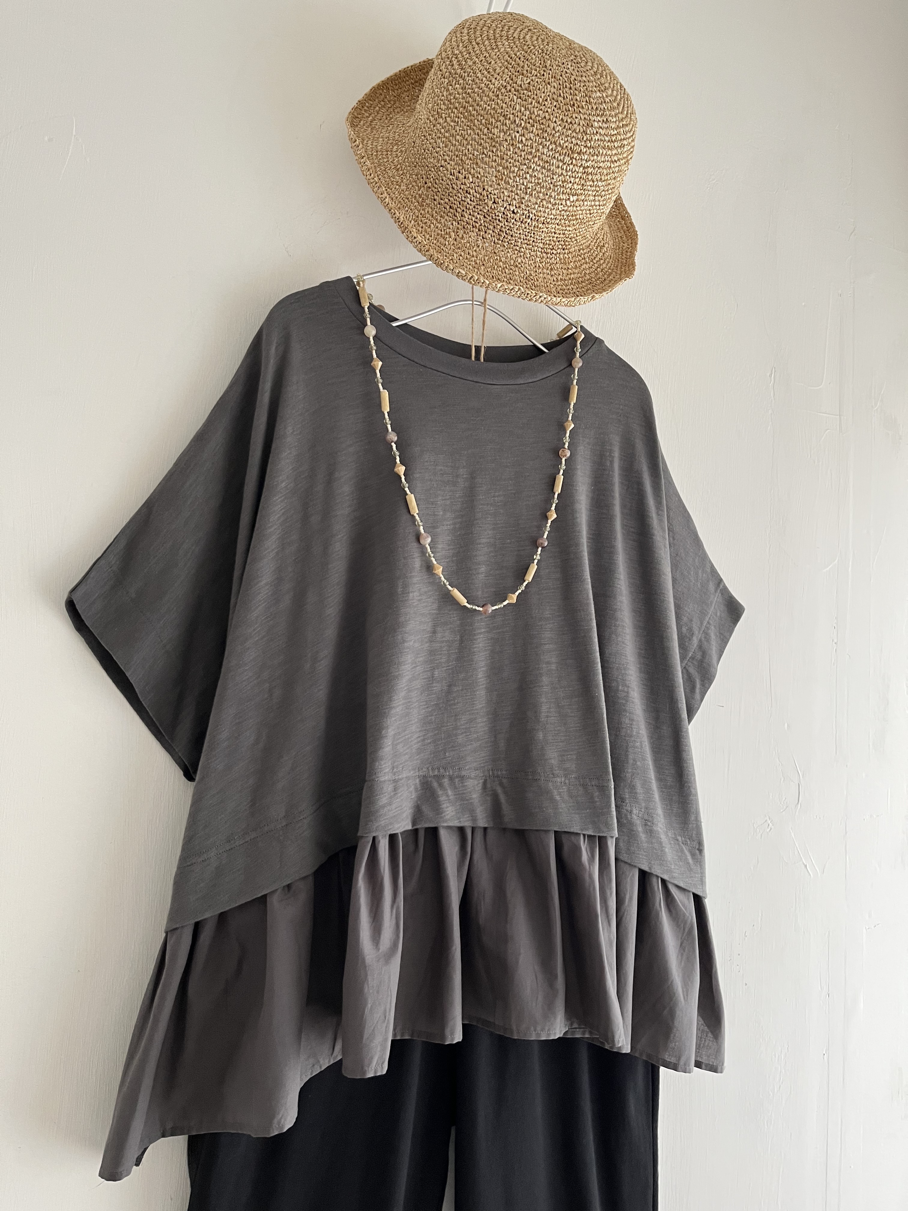 LILASIC木炭色拼布圓領top