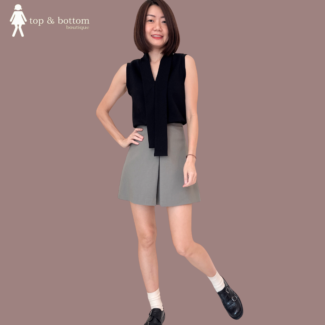 SLEEVELESS V NECK BLOUSE