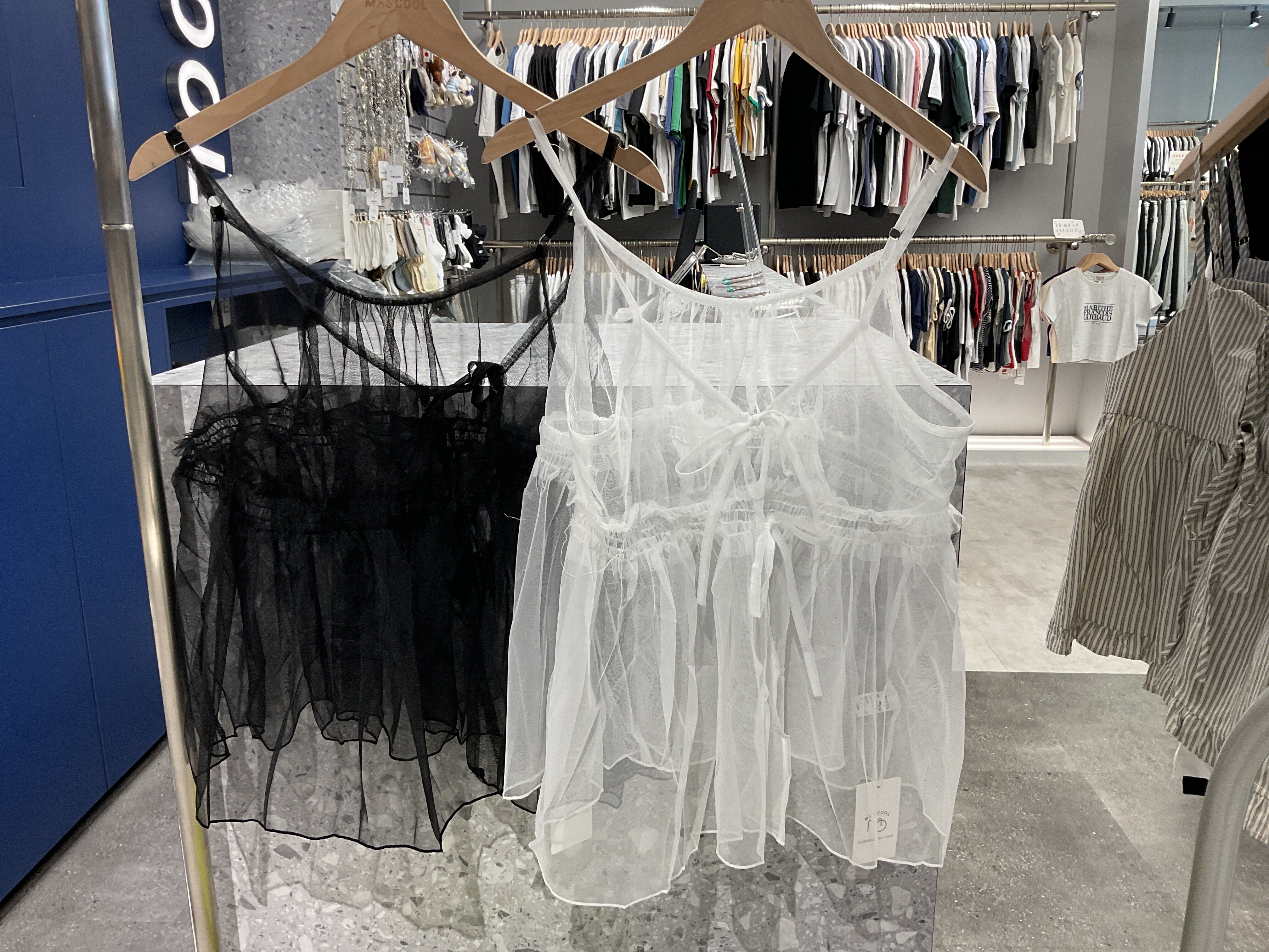 28029女款疊穿網紗吊帶背心