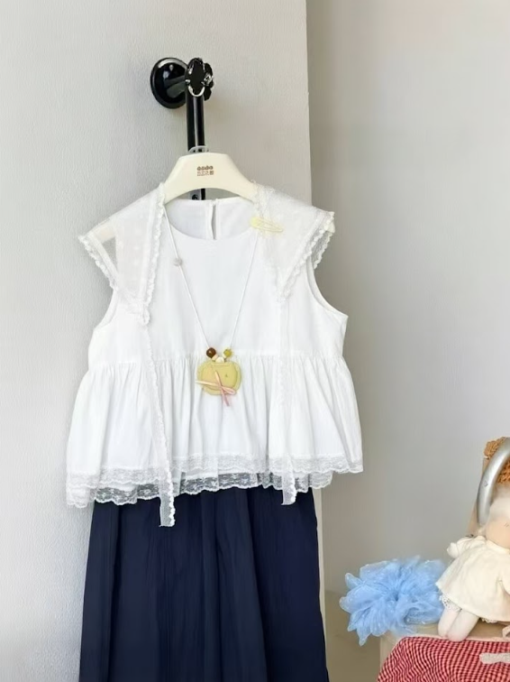 DDC04T118WE  DODO Wardrobe -日系雪地森林蕾絲邊背心