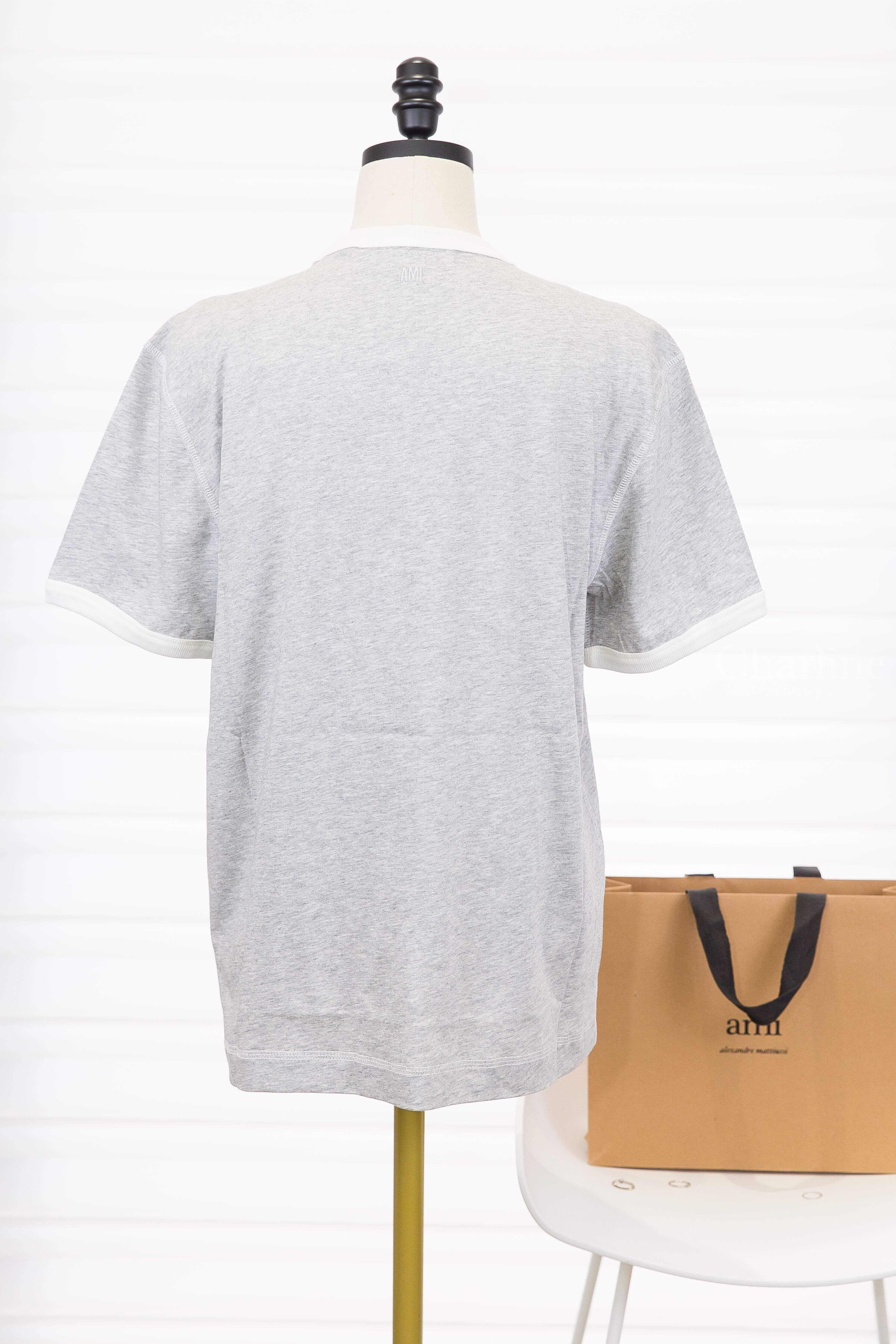 Ami Paris Grey Cotton Ami Paris Knitted Patch T-shirt 石楠灰奶油白滾邊編織立體字母外縫線短袖棉T-Charline Boutique 精品代購