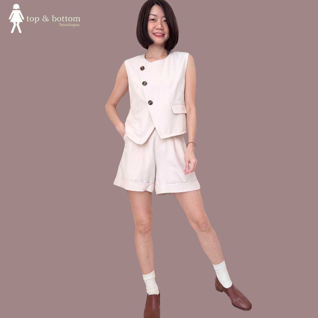 SLEEVELESS BUTTON VEST BLOUSE