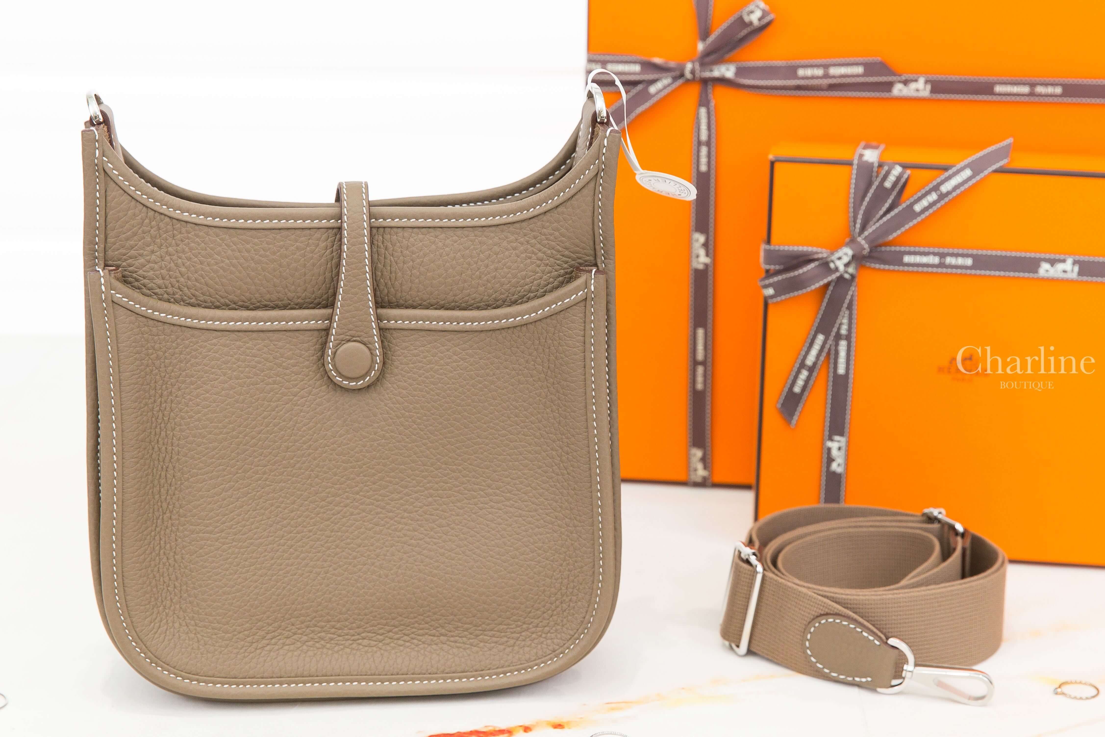 Hermès Evelyne 23cm Poche III Bag 18 Etoupe Taurillon Clemence 大象灰銀釦簍空洞洞肩背包-Charline Boutique 精品代購