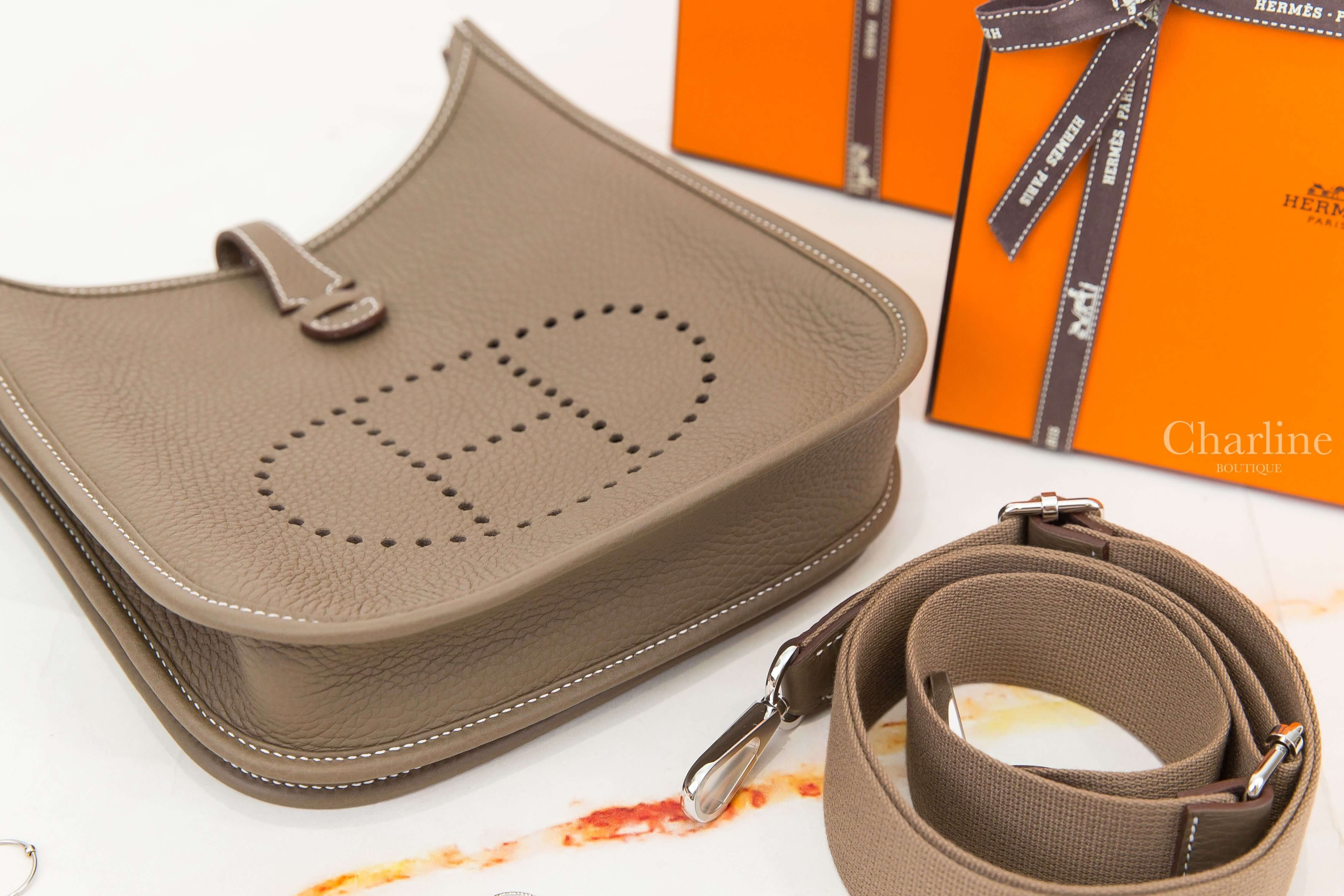 Hermès Evelyne 23cm Poche III Bag 18 Etoupe Taurillon Clemence 大象灰銀釦簍空洞洞肩背包-Charline Boutique 精品代購