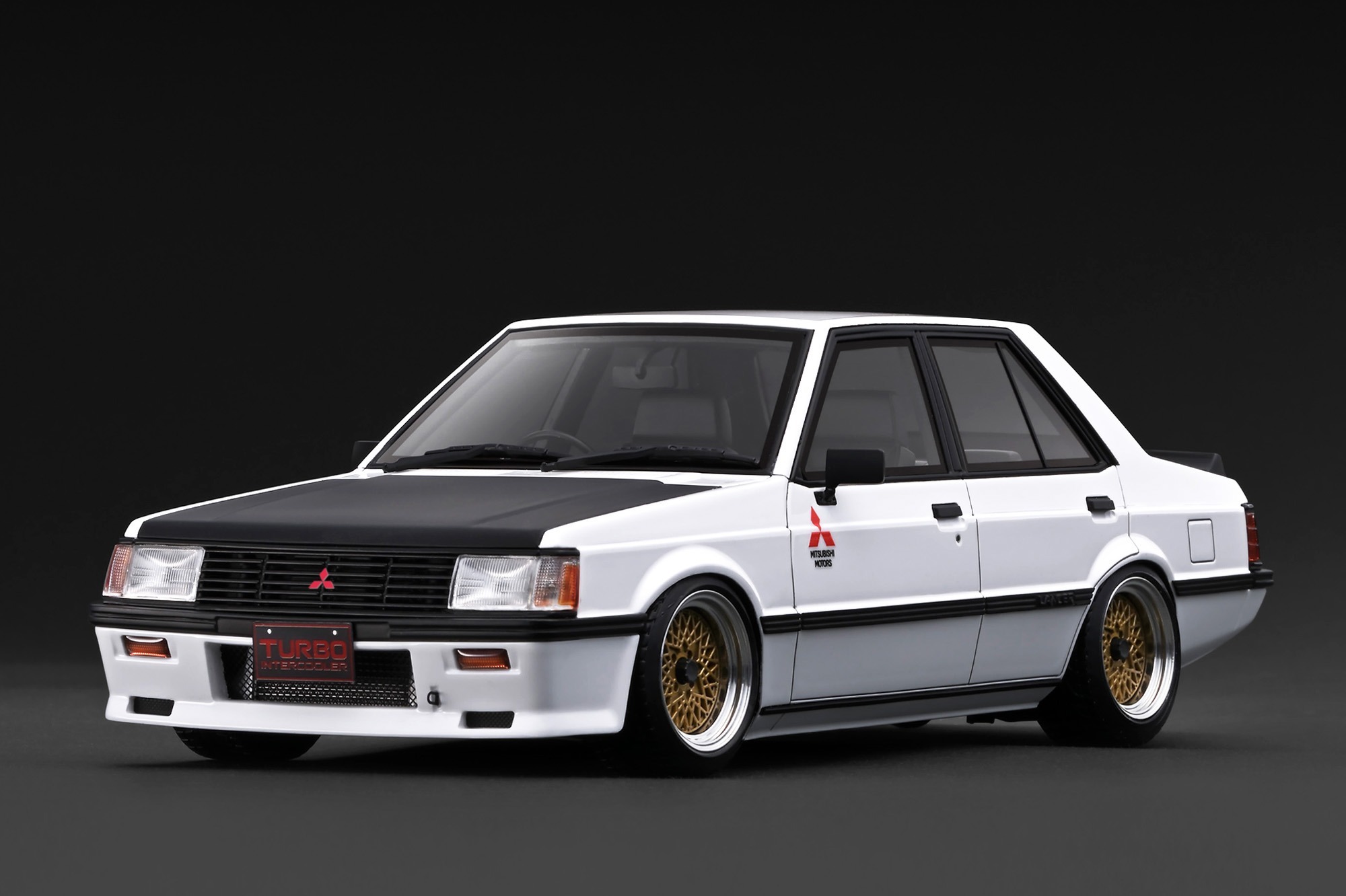 預訂 (訂金$300) (預訂價$2214) :1/18 IG Mitsubishi Lancer EX GSR Turbo (A175A) White *Black Hood (IG3967)