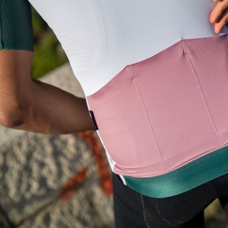 Extreme-Evo-後口袋撞色細節