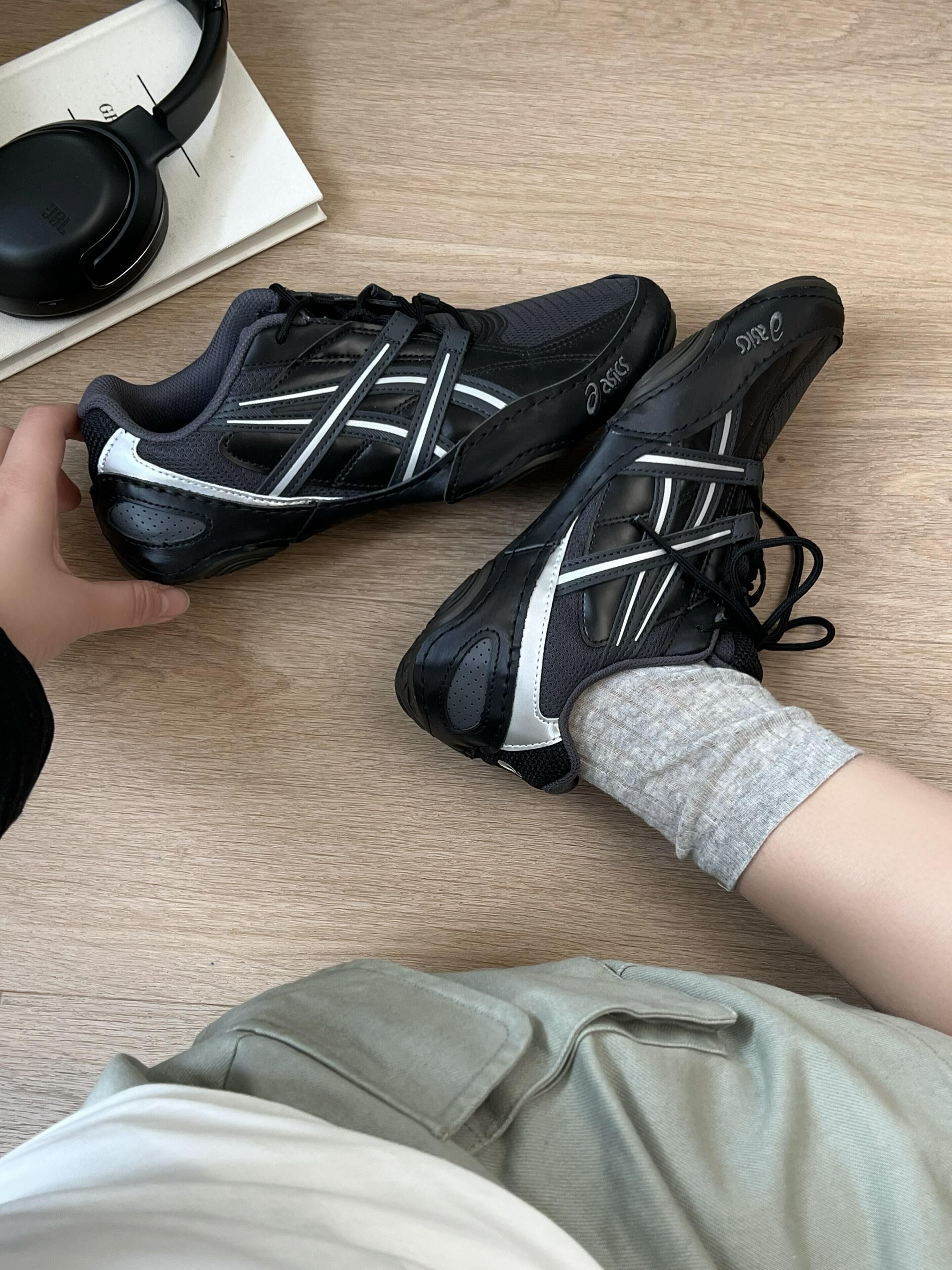 Asics 亞瑟士 Hypersync 黑銀色 黑武士 薄底鞋 復古 休閒鞋 1203A879-021/預購