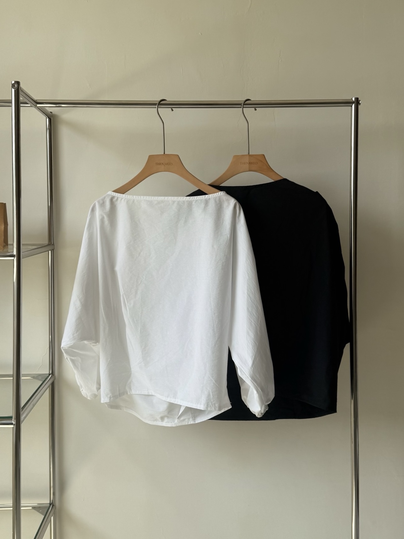 [現貨]  AK04// 氣質知性感 斜肩泡泡七分袖上衣