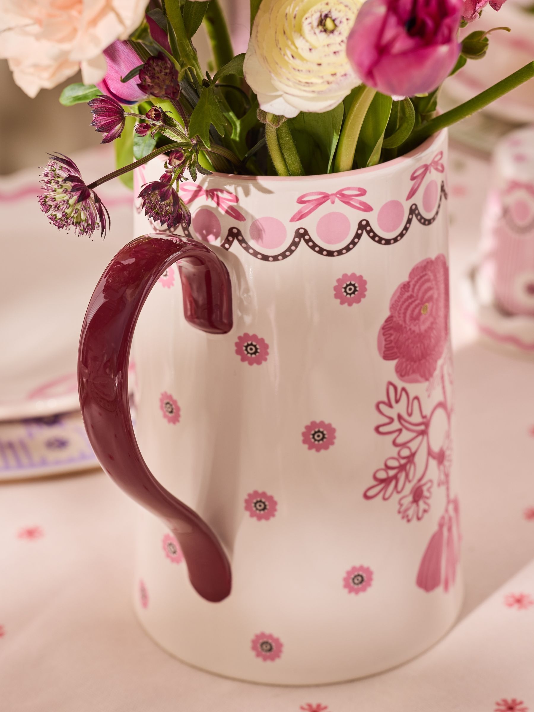 Spitalfields Silk 陶瓷造型花器/水壺