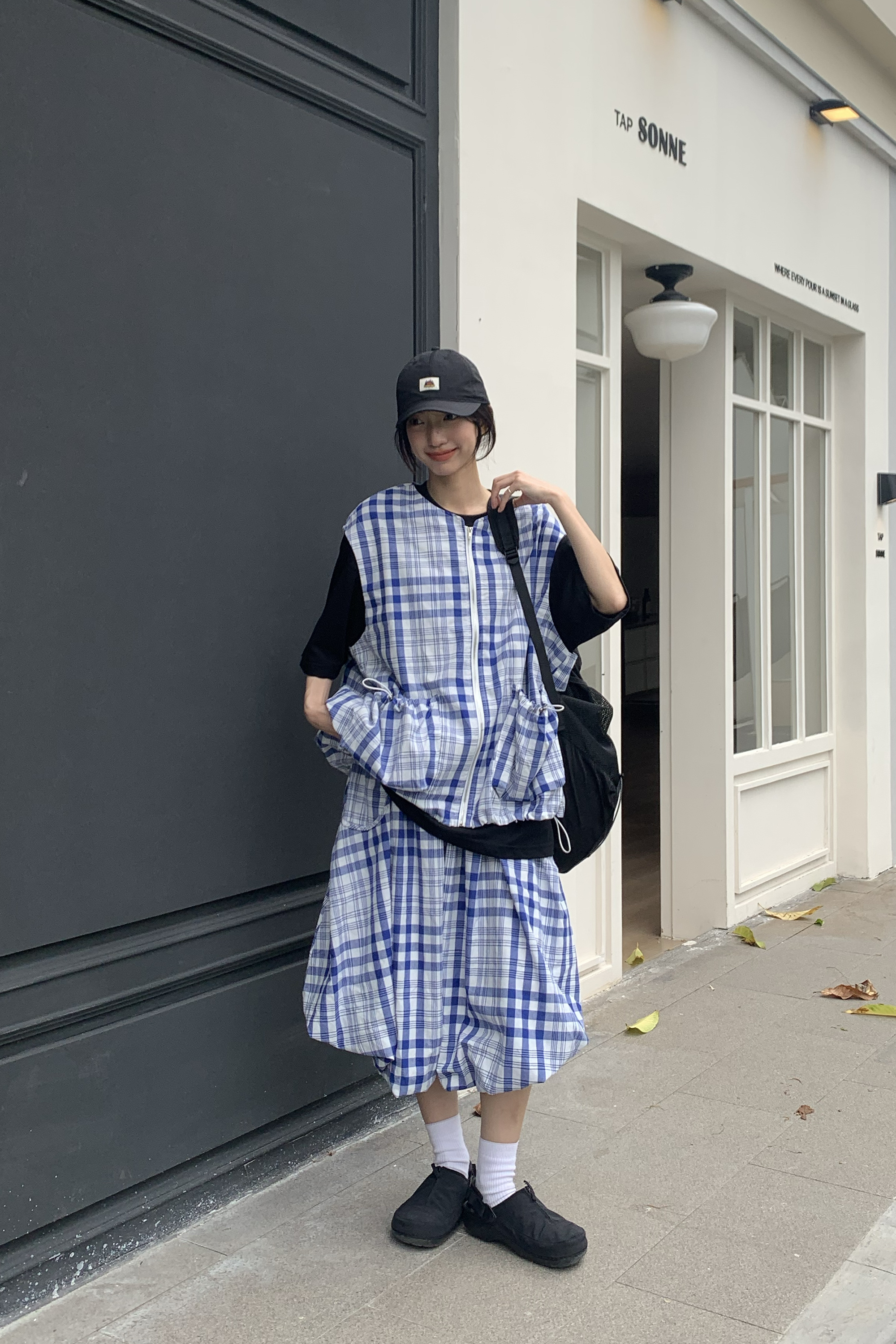 Vibrant｜藍格紋花苞七分褲