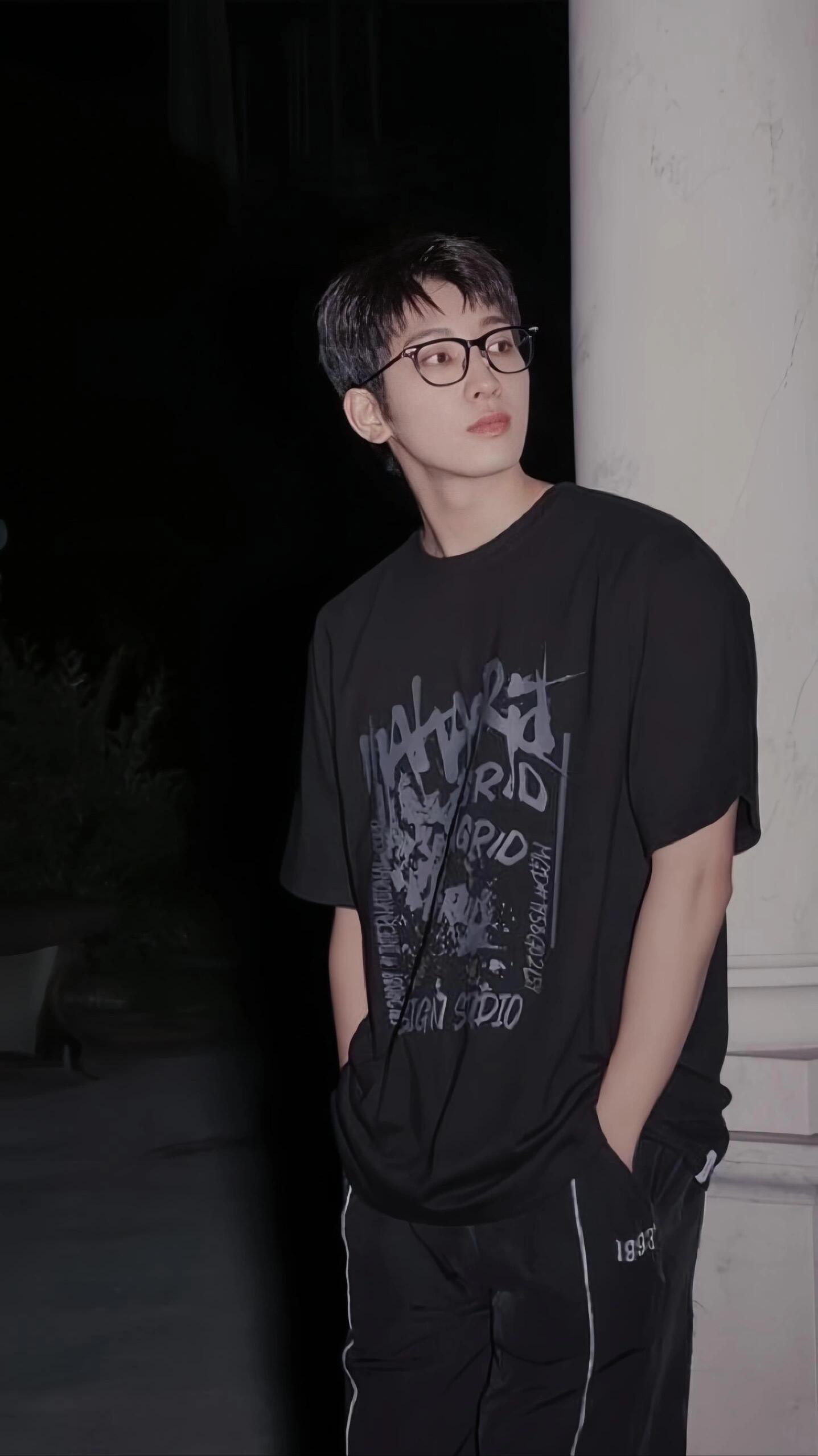 【預購】韓國代購 Mahagrid 尹淨漢 實著 Corp Tee 經典 美式塗鴉 短袖 T-Shirt 全圓佑 同款