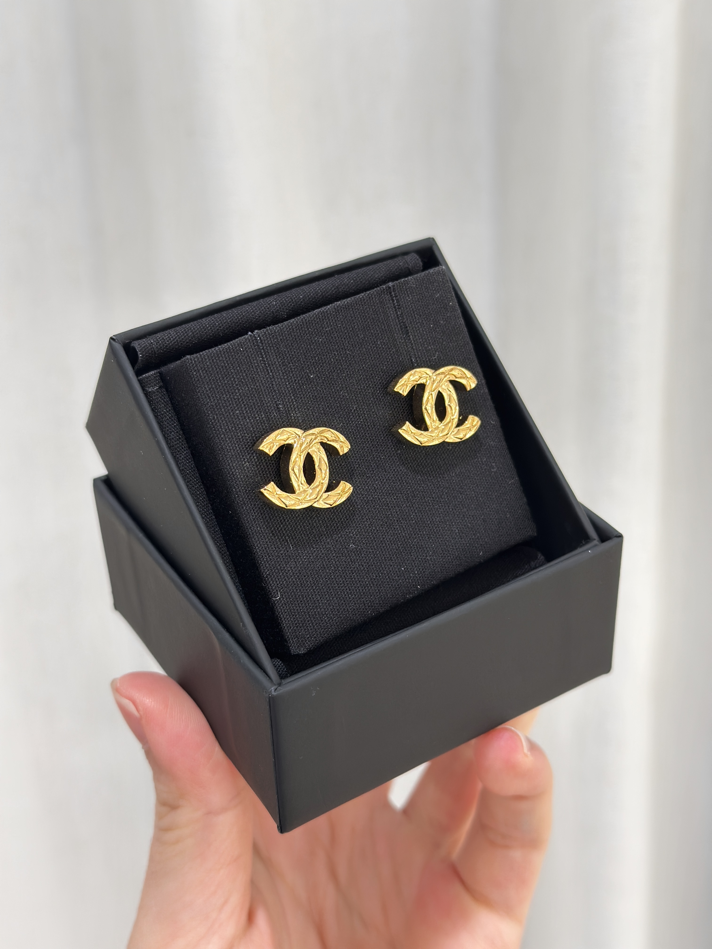 CHANEL Quilted CC Logo Earrings ABH240 菱格紋金色雙C耳環