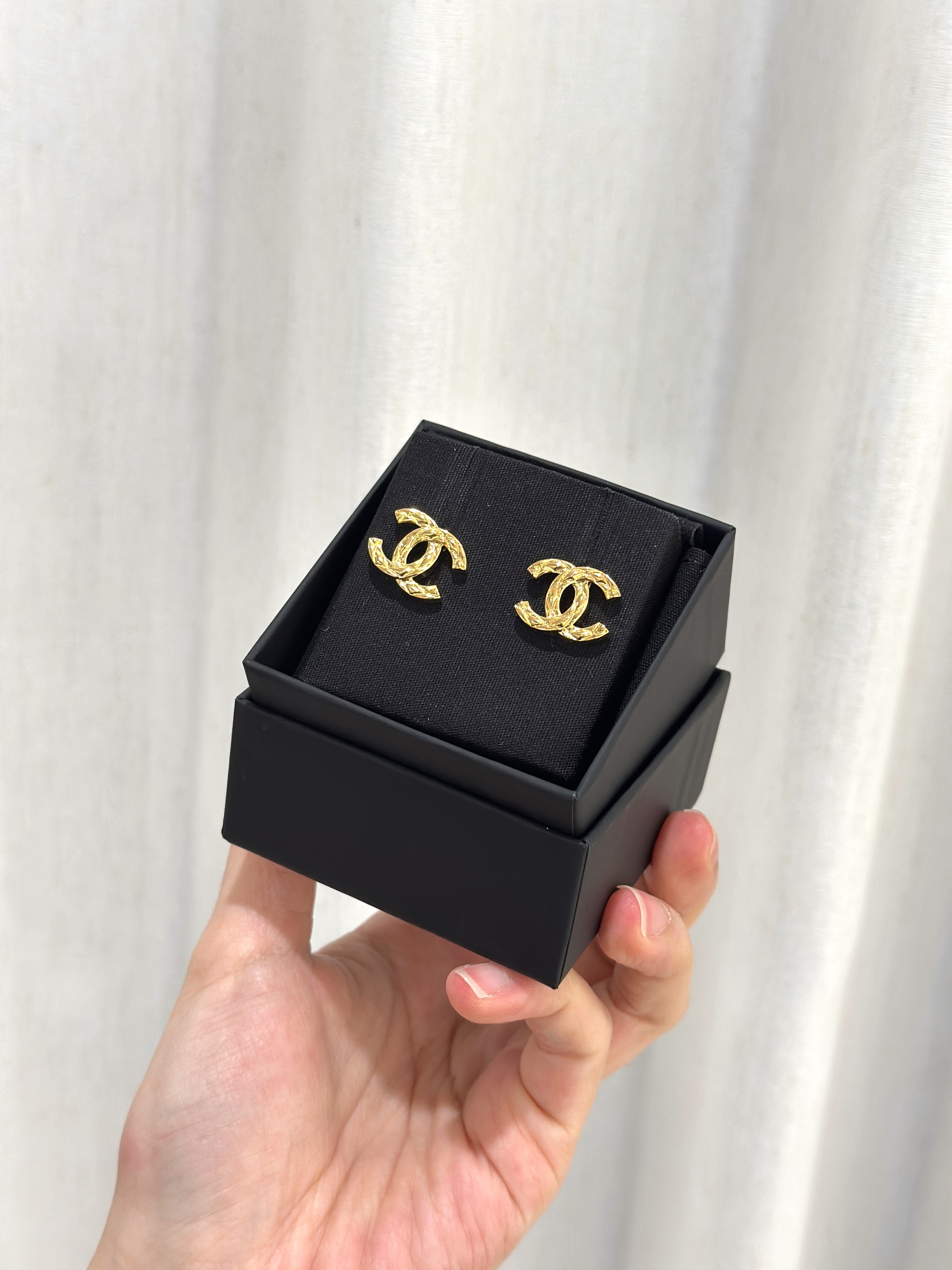 CHANEL Quilted CC Logo Earrings ABH240 菱格紋金色雙C耳環