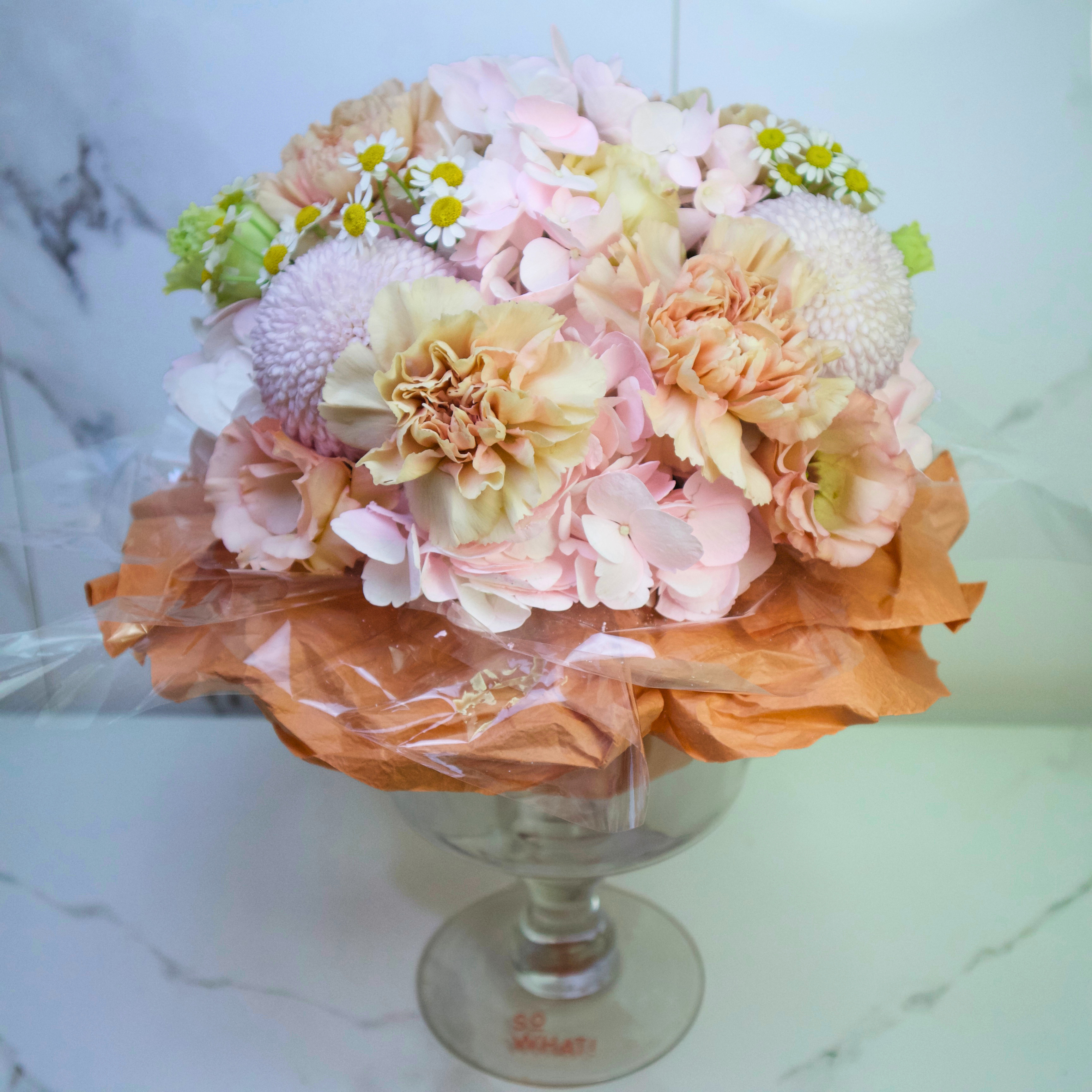 焦糖甜馨 · 母親節限定桌花 (如花材短缺，則自動更換花材)