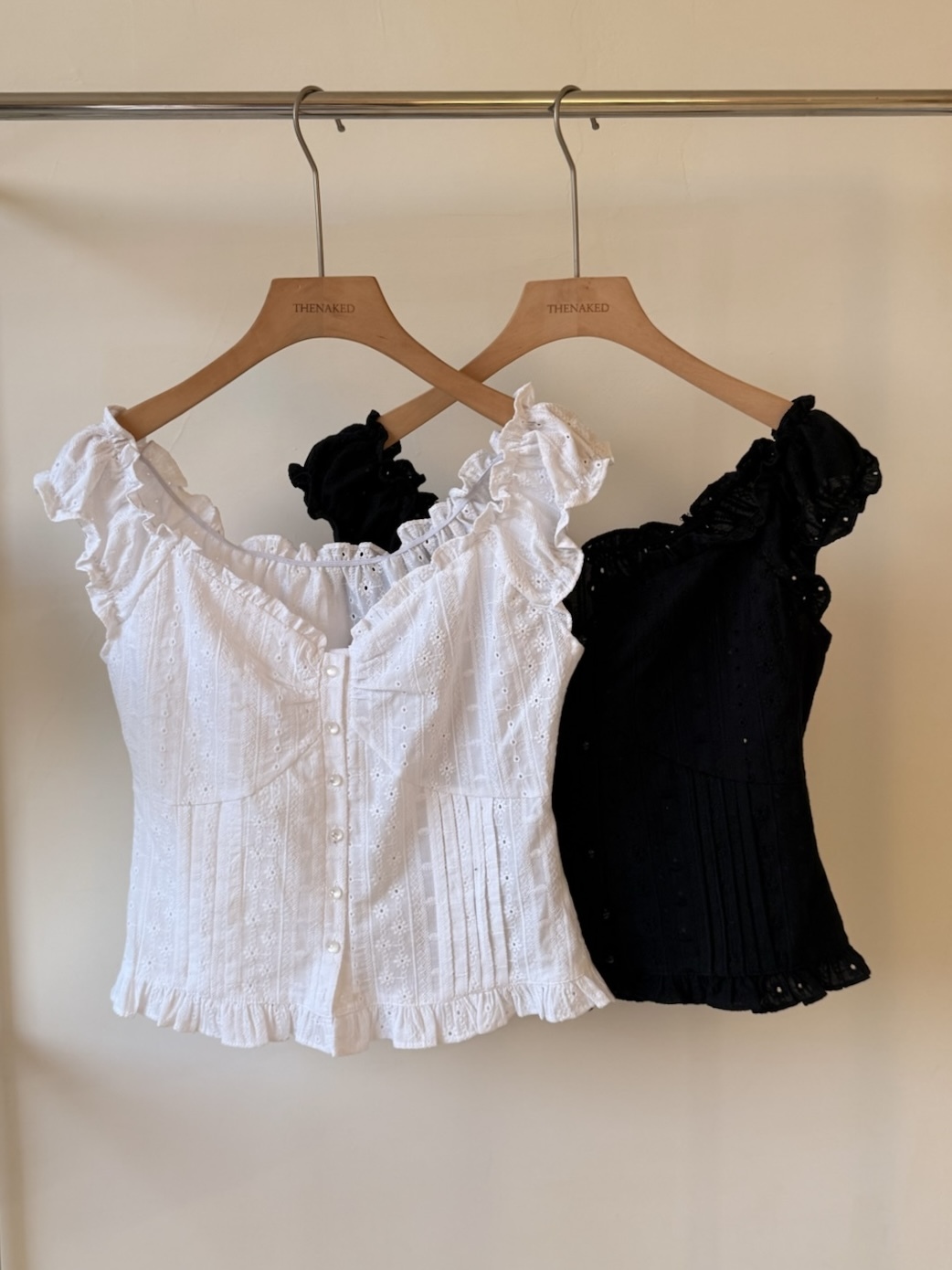 [現貨]  AK21// 雕花桃心領無袖背心