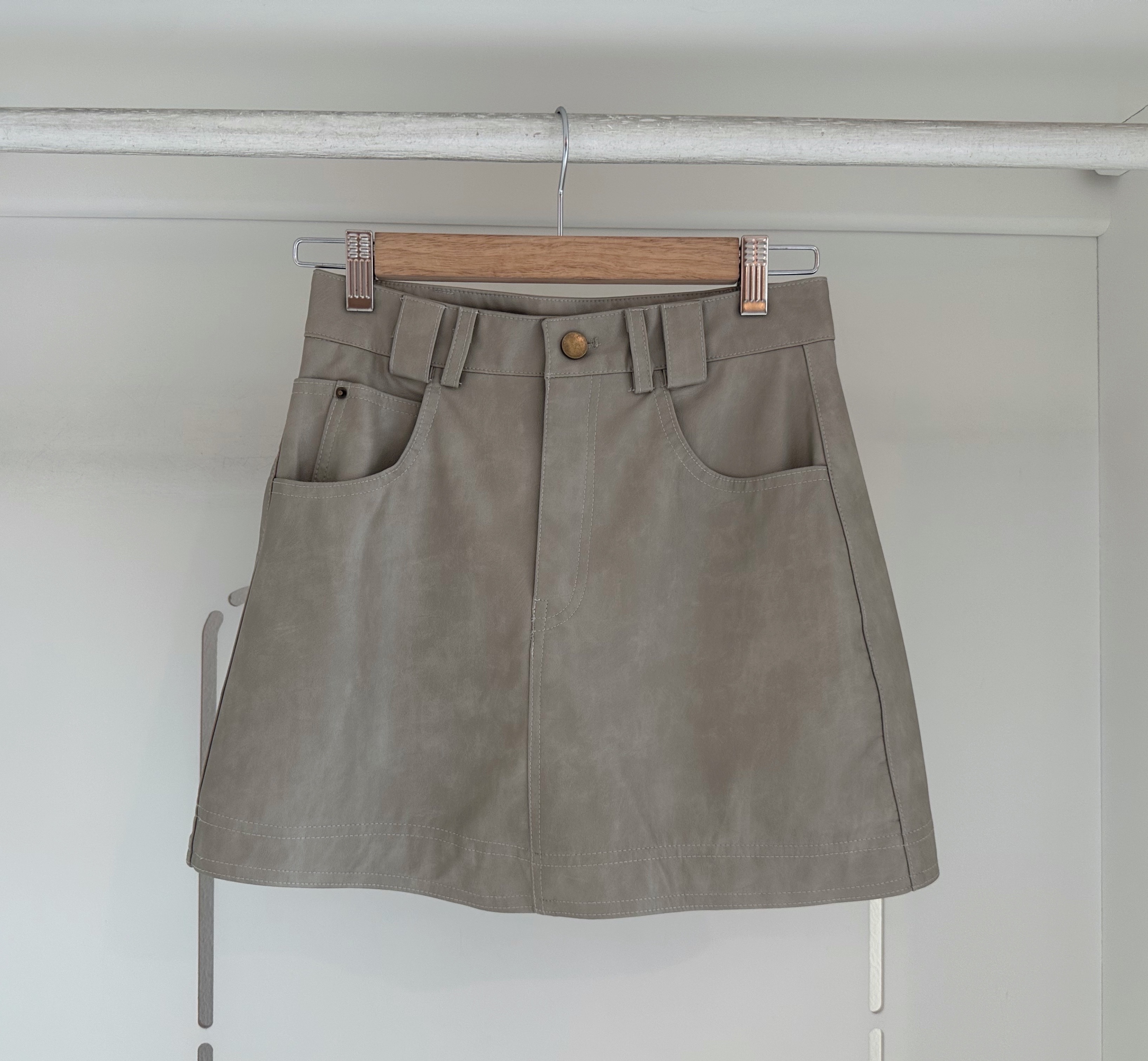 HIGH WAISTED PU LEATHER SHORT SKIRT