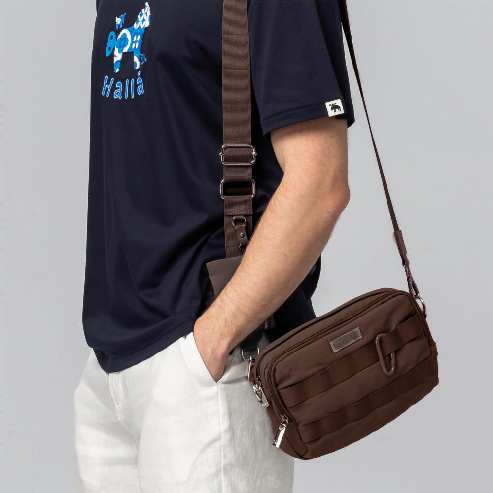 【新品預購】瑞典雲朵包系列｜防潑水 城市探險 斜背包(巧克力)M