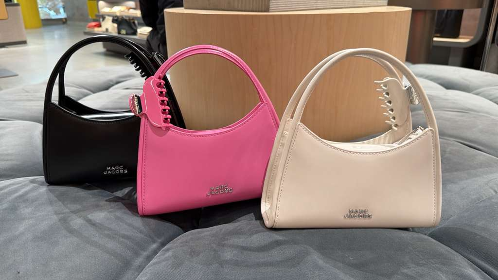 YP015 Marc Jacobs 抓夾裝飾斜背包 20x11cm