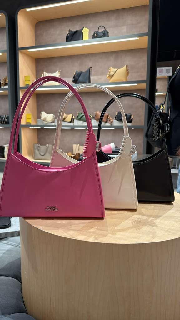 YP017 Marc Jacobs 抓夾裝飾單肩包 29x13cm