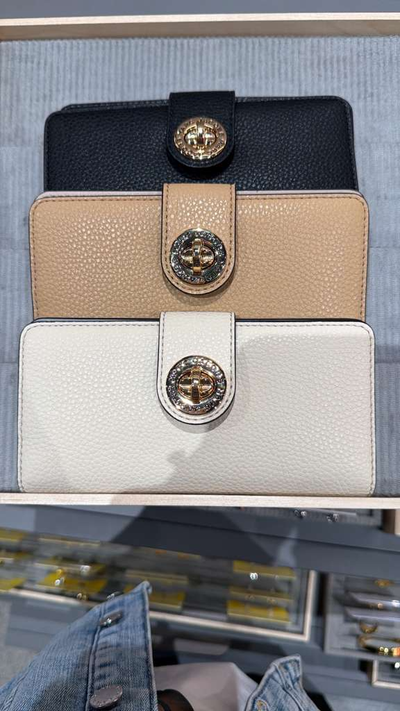 YP022 Marc Jacobs Turnlock 長銀包